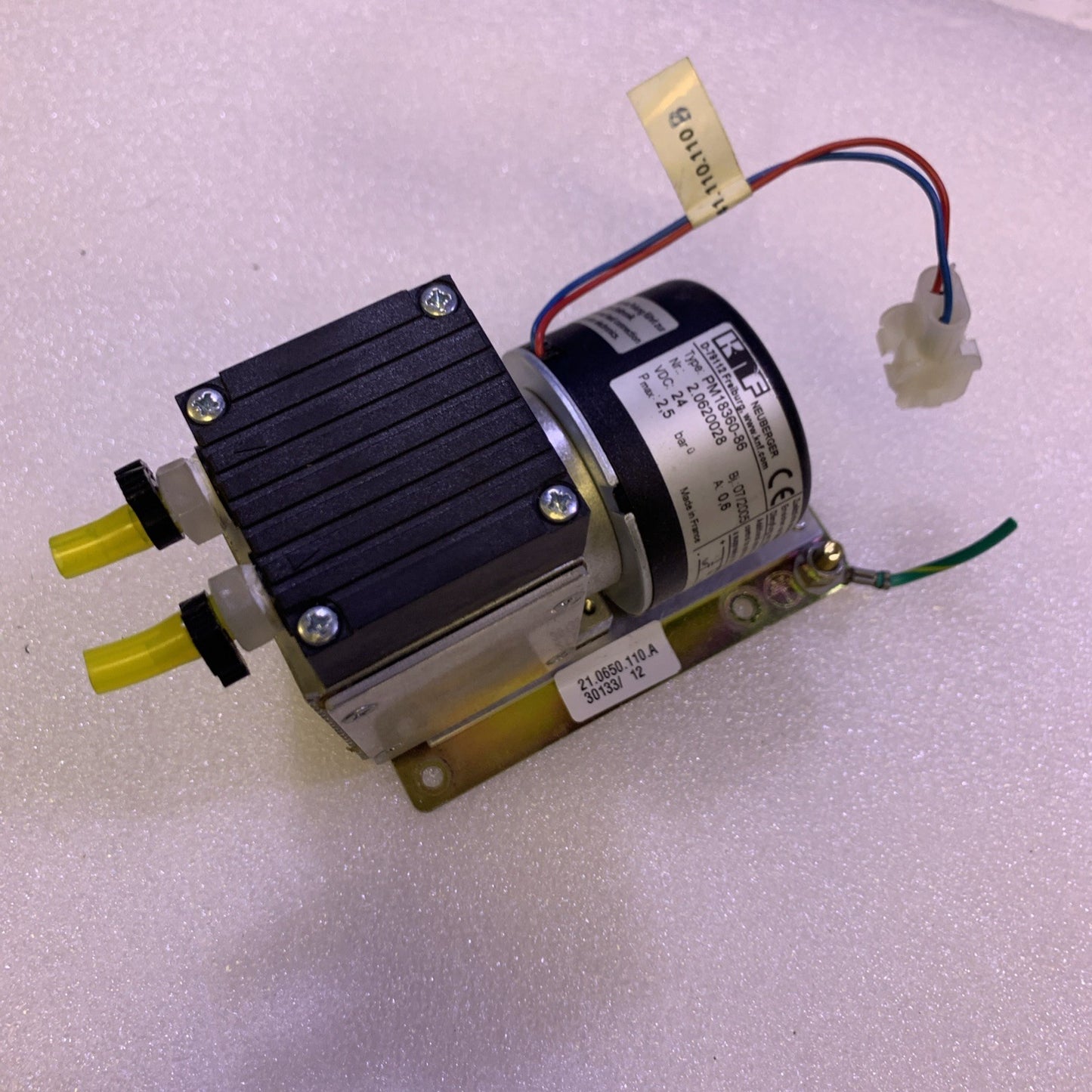 🔥 KNF PM18360-86 24V Diaphragm Pump 2.5 Bar Laboratory Industrial Vacuum/Air