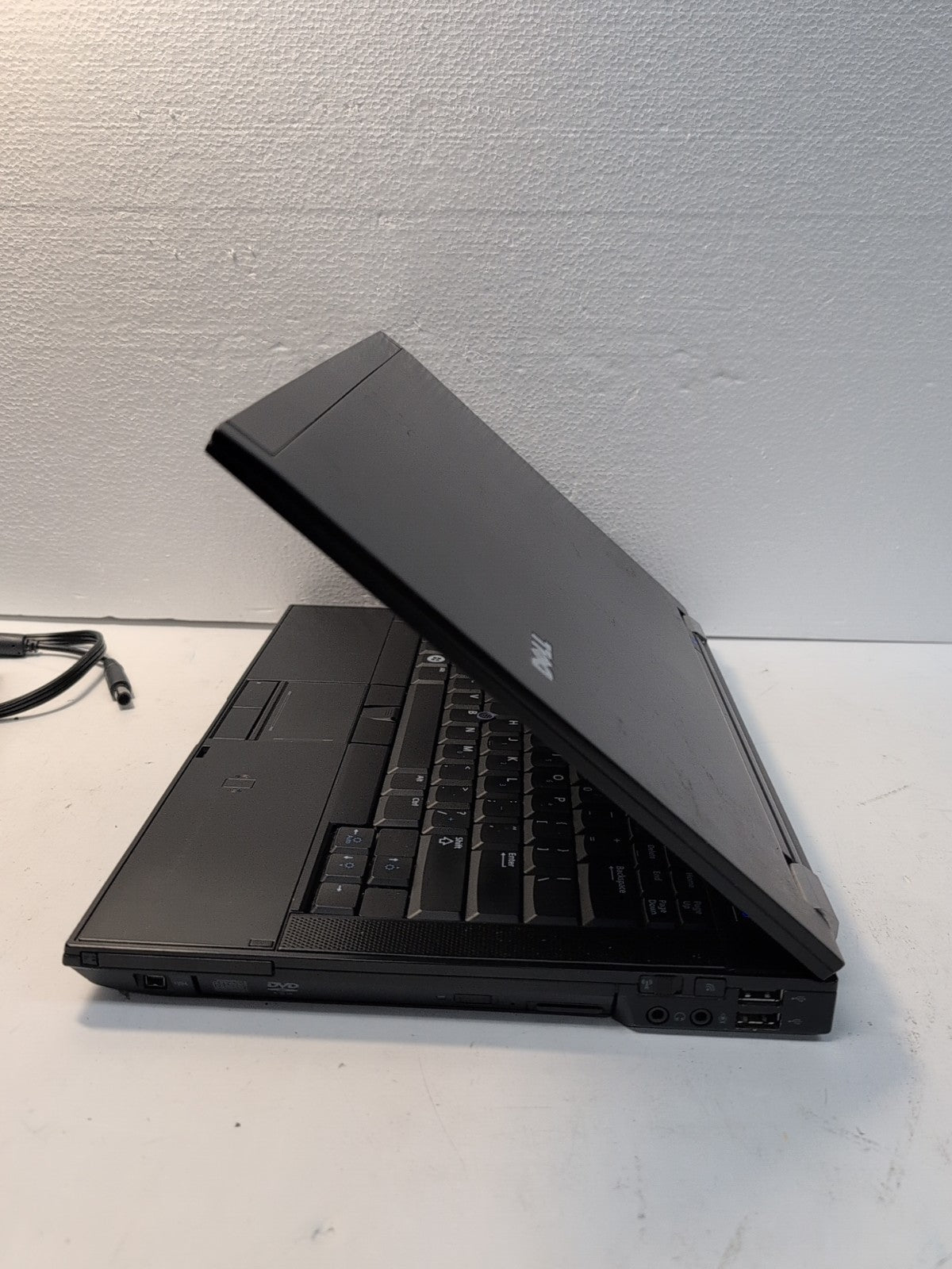  Dell Latitude E6400 14" Laptop C2D P8400/4GB/160GB HDD/WIN XP/Working Battery -