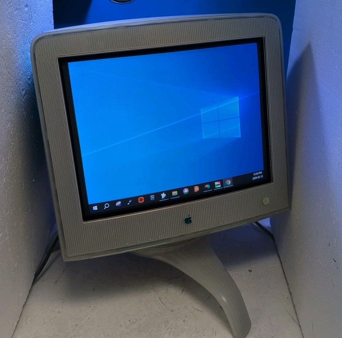 Nice Apple Studio M6496 Vintage Retro CRT 17" VGA monitor (Local Pick up Only) -