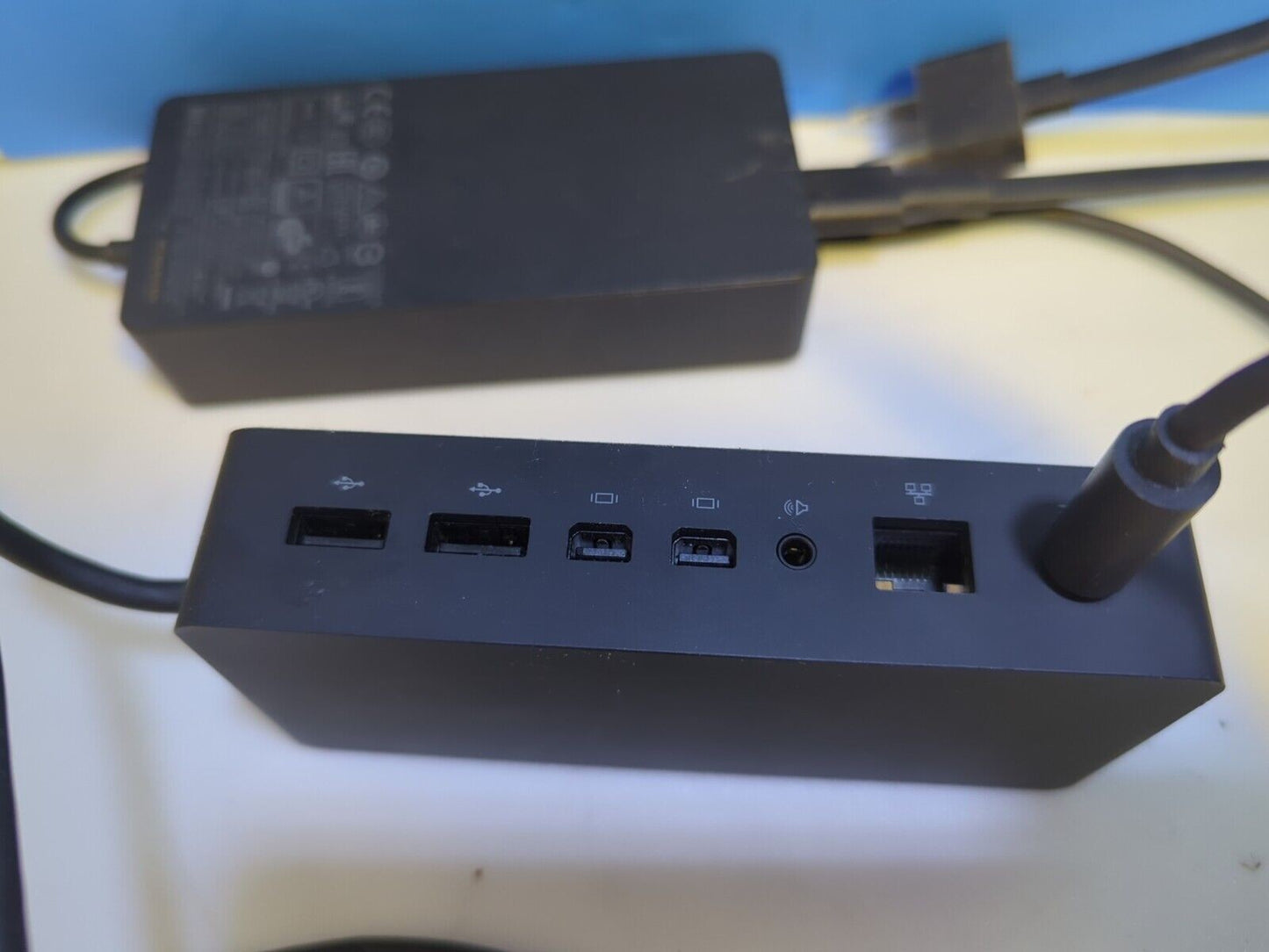 Microsoft 1661 Docking Station + 1749 15V 6A  Adapter *Tested* -