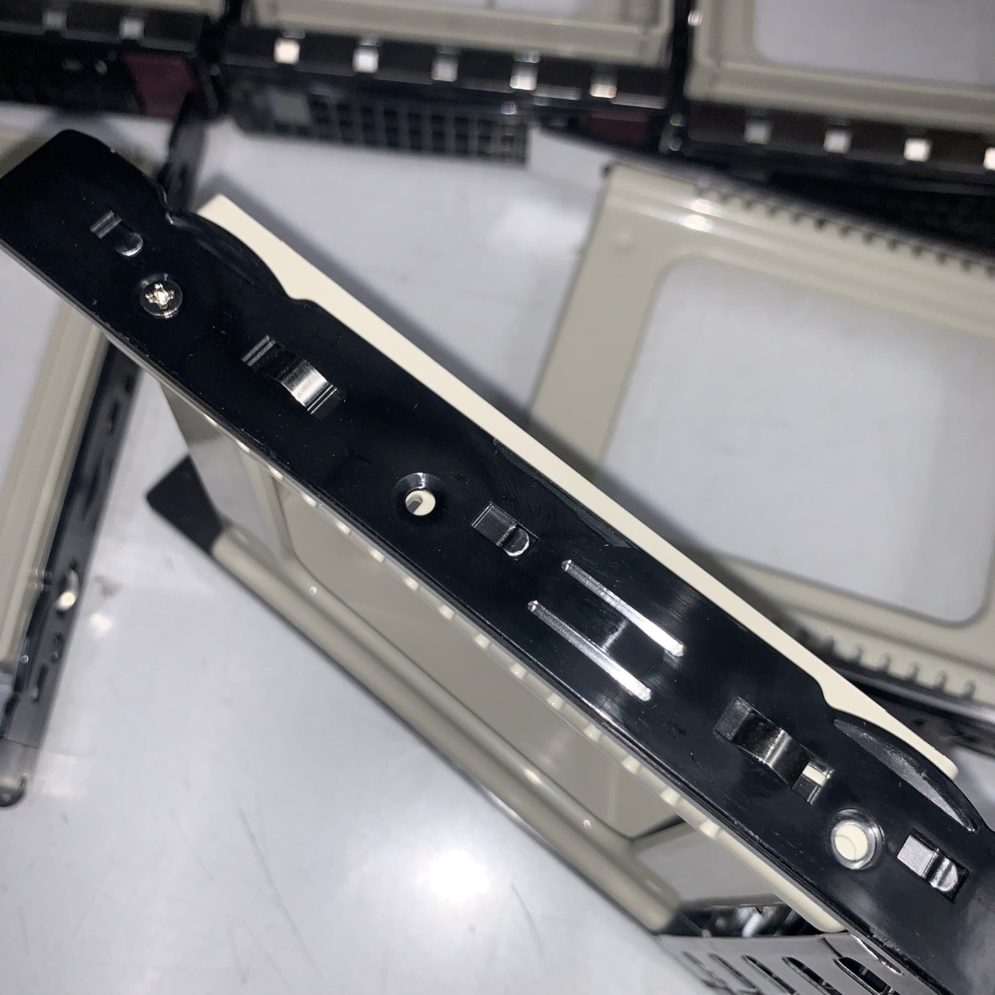 Lot of 6     SUPERMICRO HARD DRIVE caddy 3.5” 05-SC82708-XX00C104