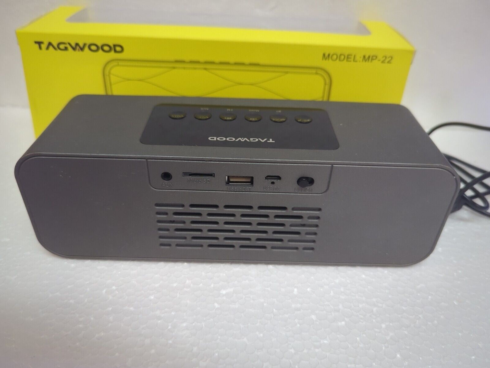 - (NICE) TAGWOOD MP-22 PORTABLE  BLUETOOTH FM USB AUX SPEAKER TESTED 