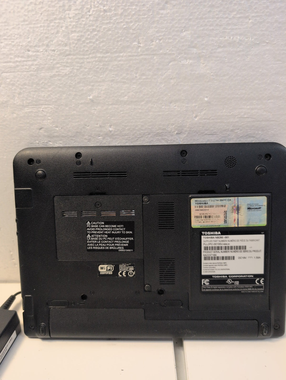 🎸 Toshiba NB250-001 10.1in Netbook Intel Atom N455/ 1GB RAM /500GB HDD/WinXP