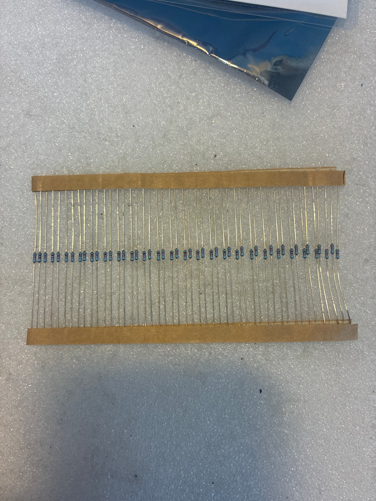 48 pcs 🔥 82 Ohm Through-Hole Resistors 01130-81506 Taped Strip RoHS Blue