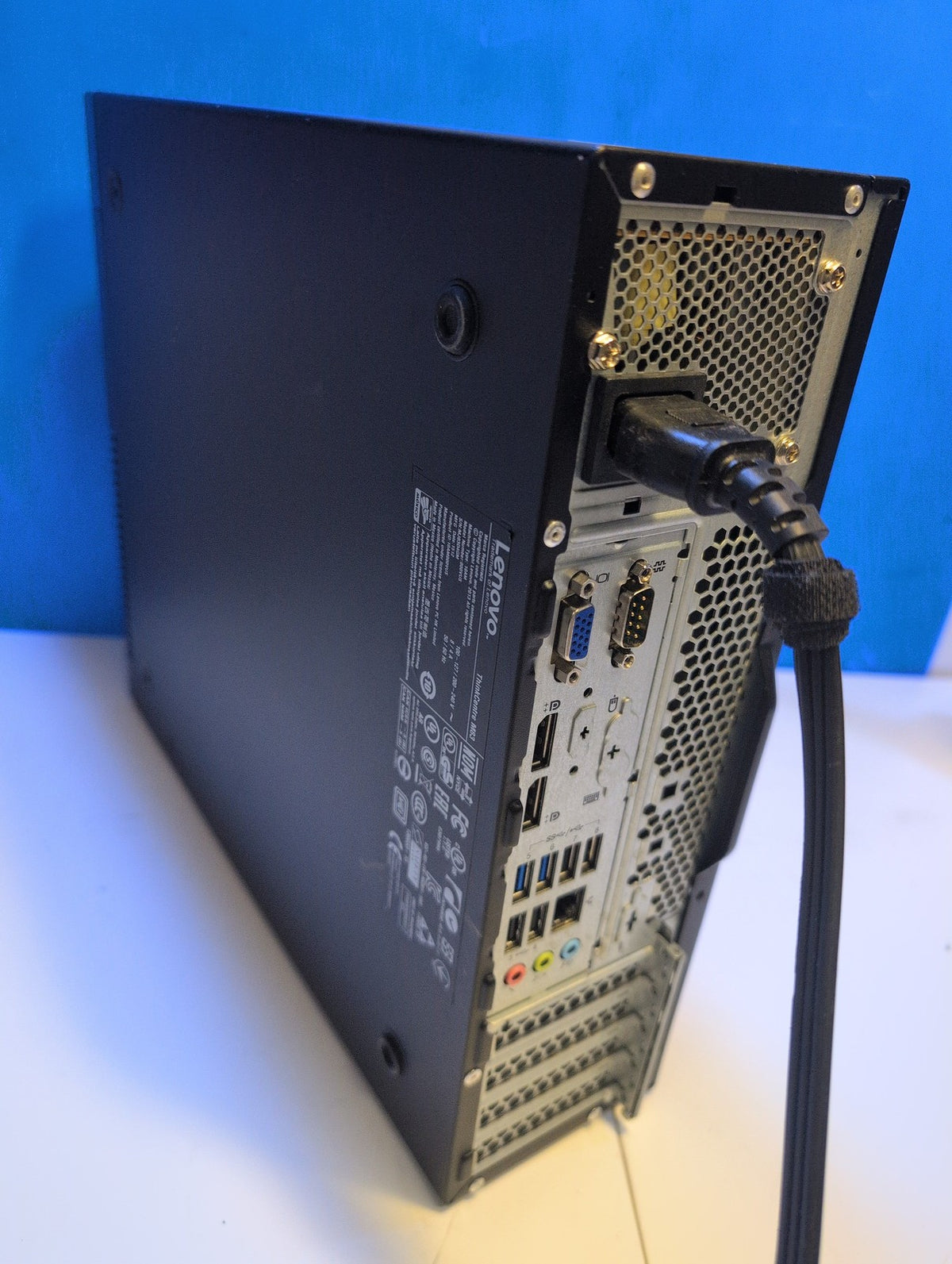 🎸 Lenovo ThinkCentre M83 10AM000VUS SFF Desktop i5-4590 16GB 120GB SSD Win10