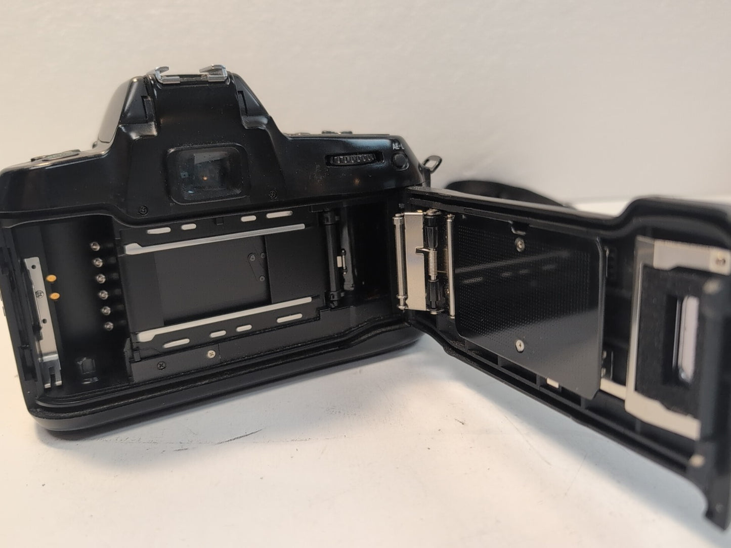 Nikon F70 SLR 35mm Film Camera with Nikon AF Nikkor 28-80 mm Lens (No Battery) -