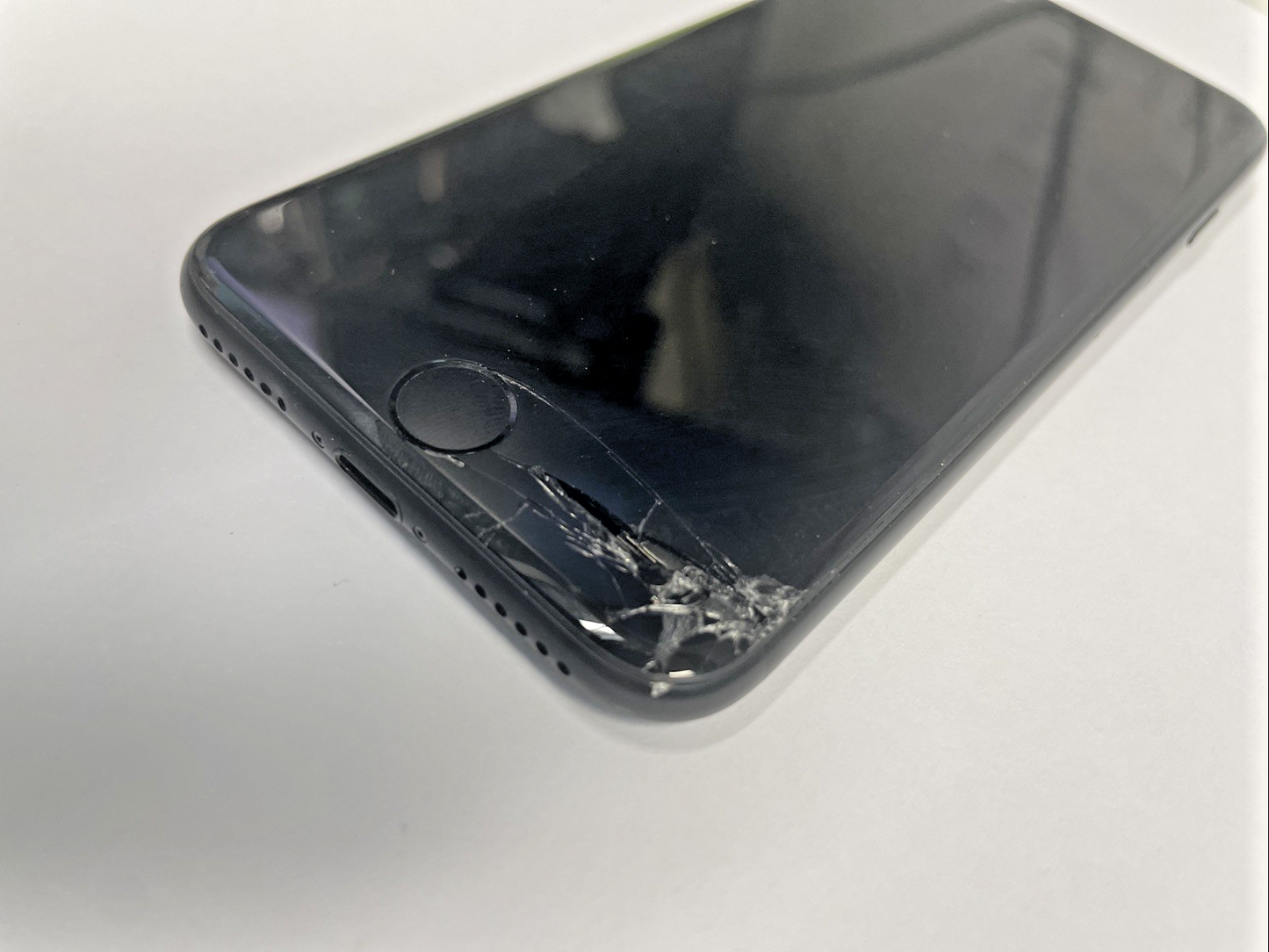 Apple iPhone 7 A1778 Smartphone  32G Cracked Screen UNLOCKED   +