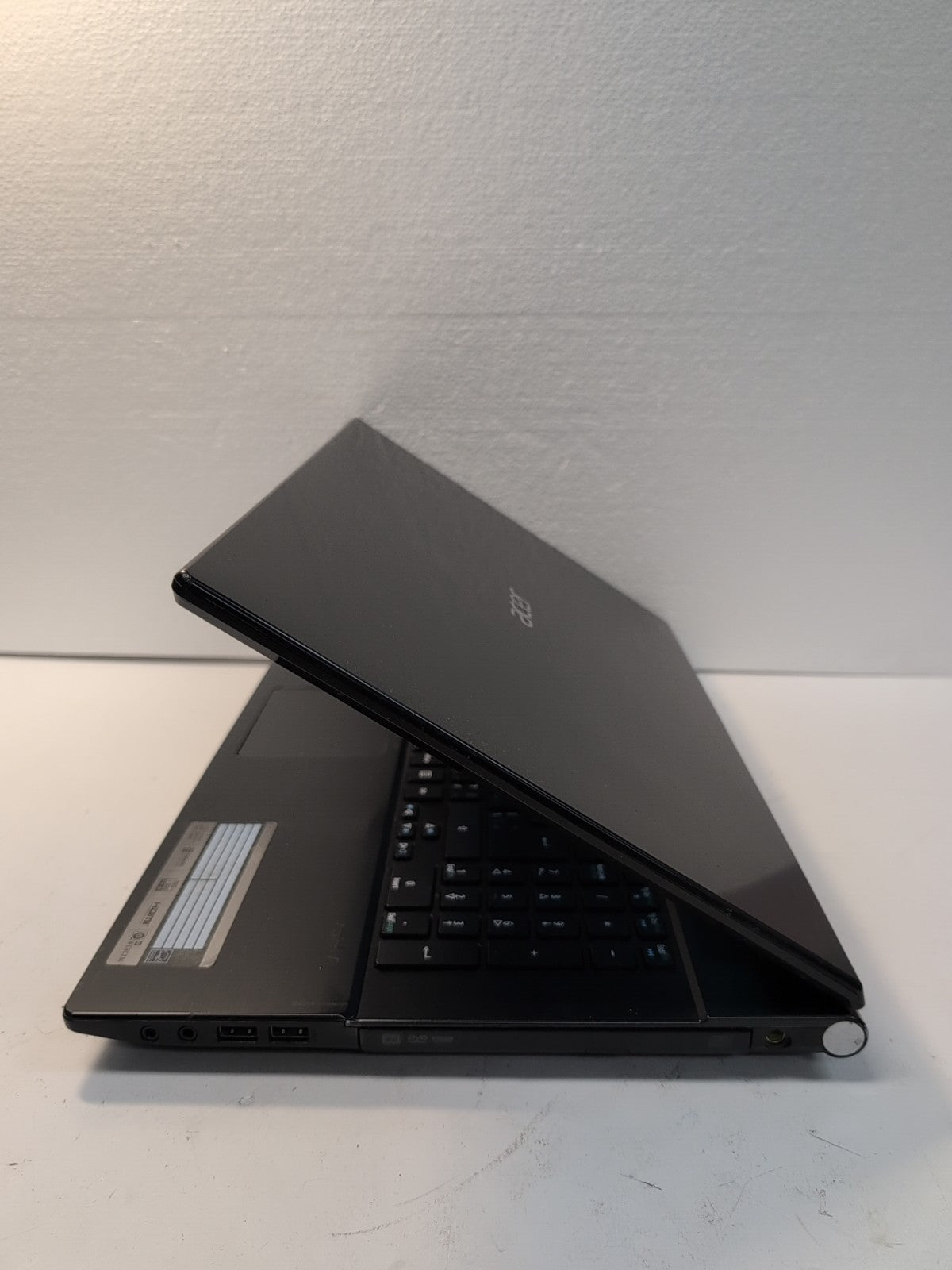 (AS IS) Acer Aspire V3-772G 17" Laptop Intel i7-4712MQ 2.30GHz/ 4GB RAM/NO HDD -