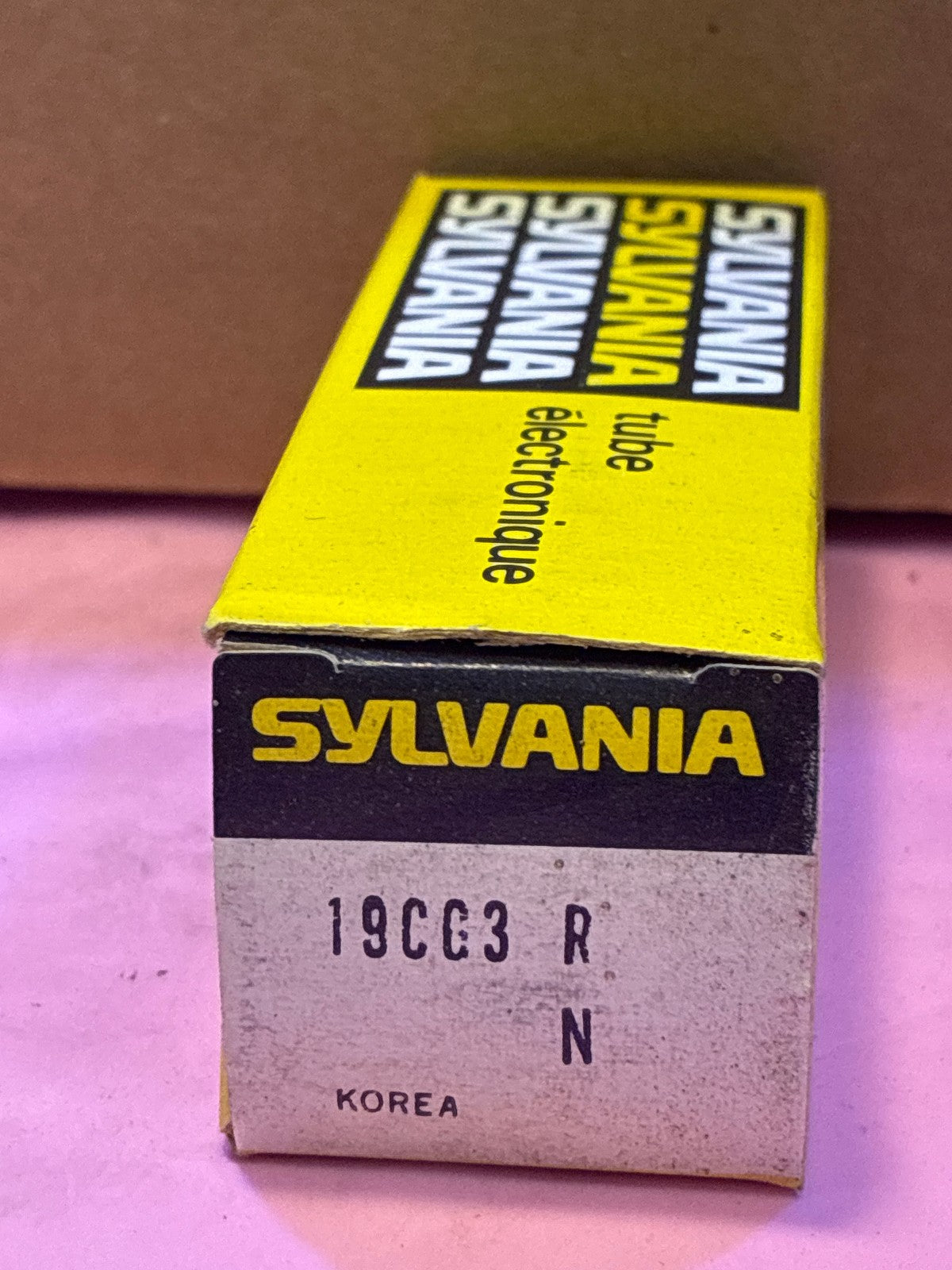 🔥 Sylvania 19CG3 Vacuum Tube in Original Yellow Box - Vintage Electron Tube