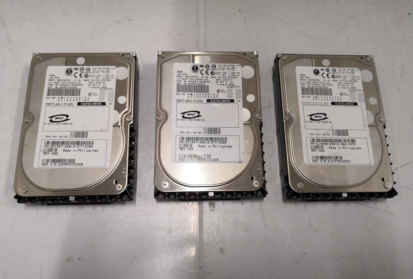 （1x ）Dell FUJITSU  36GB 15K SCSI Server Hard Drive P1587 MAS3367NC