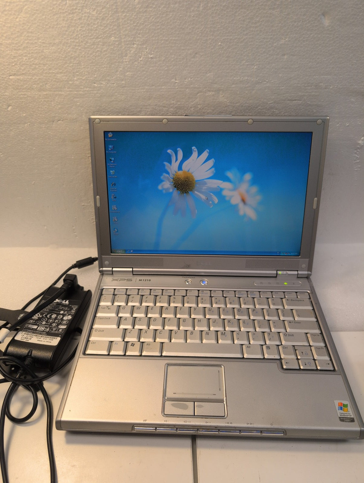 🎸 Dell  XPS M1210 12" Laptop INTEL  T2500 CPU/1GB RAM/250GB HDD/WIN XP