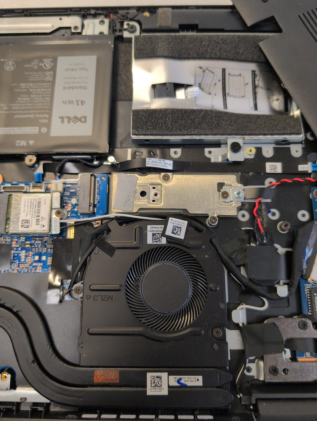 🎸 Dell Latitude 3520 15.6" Laptop i5-1135G7 No RAM/SSD (LCD issue, For Parts)