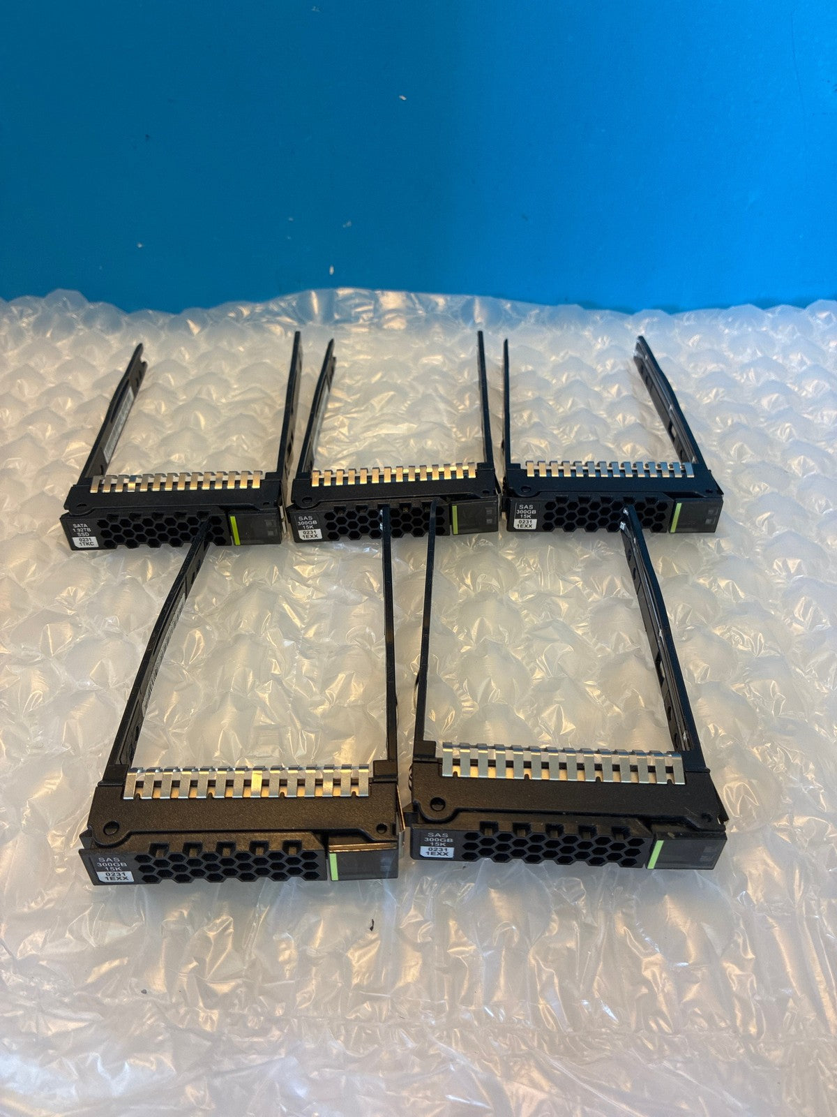 🔥 Lot of 5 x 2.5 in SAS Server Hard Drive Caddies Trays 300GB 15K Black