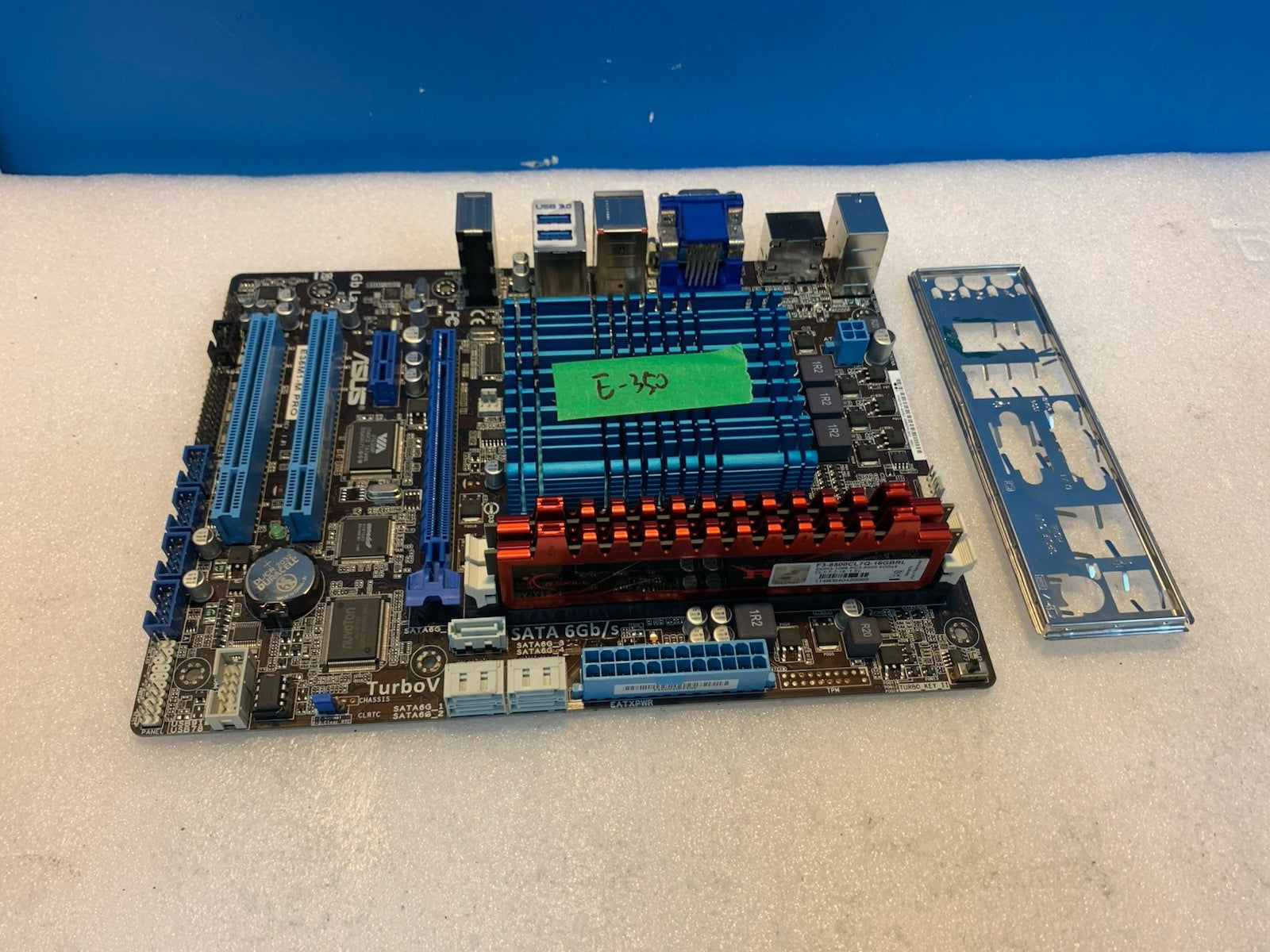 ASUS M5A78L-M PRO + AMD E-350 CPU +2x 4GB RAM