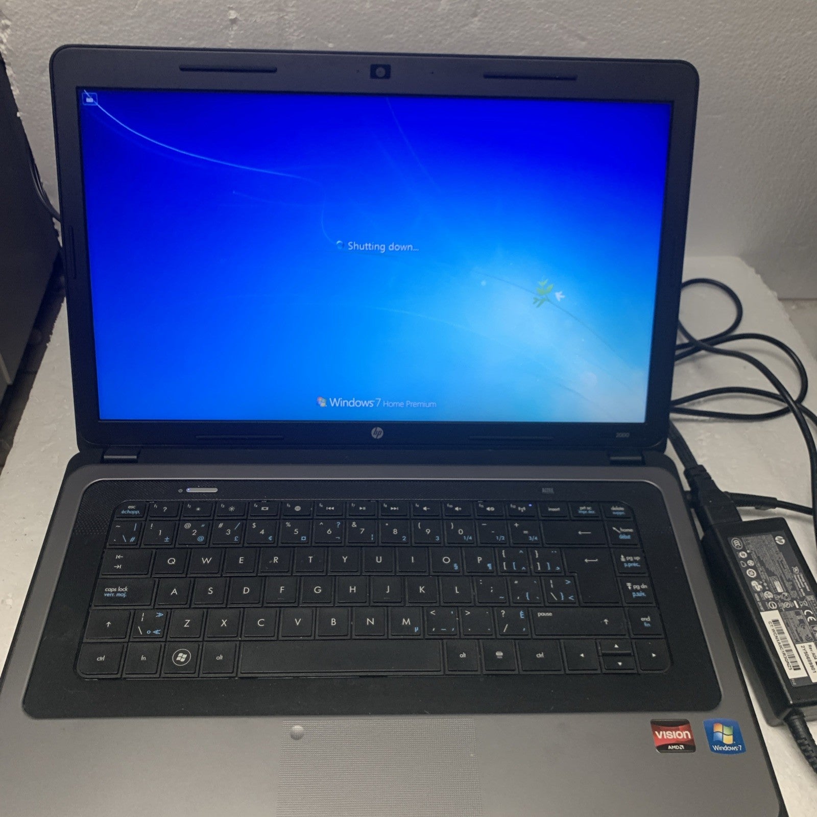 Grade A ~ HP 2000 AMD E-300 1300MHz 4GB RAM 320GB HD Windows 7 HOME (Original)