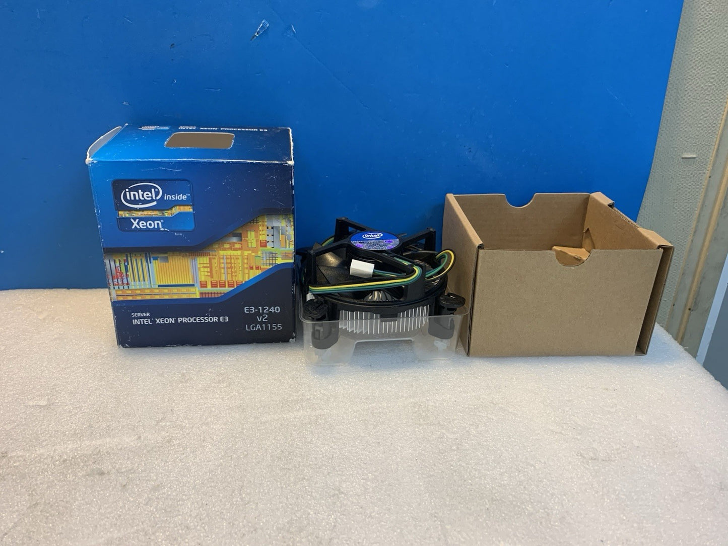 NEW Intel  LGA1155 CPU Cooler  in Xeon E3-1240 v2 Retail Box  (NO CPU INSIDE)