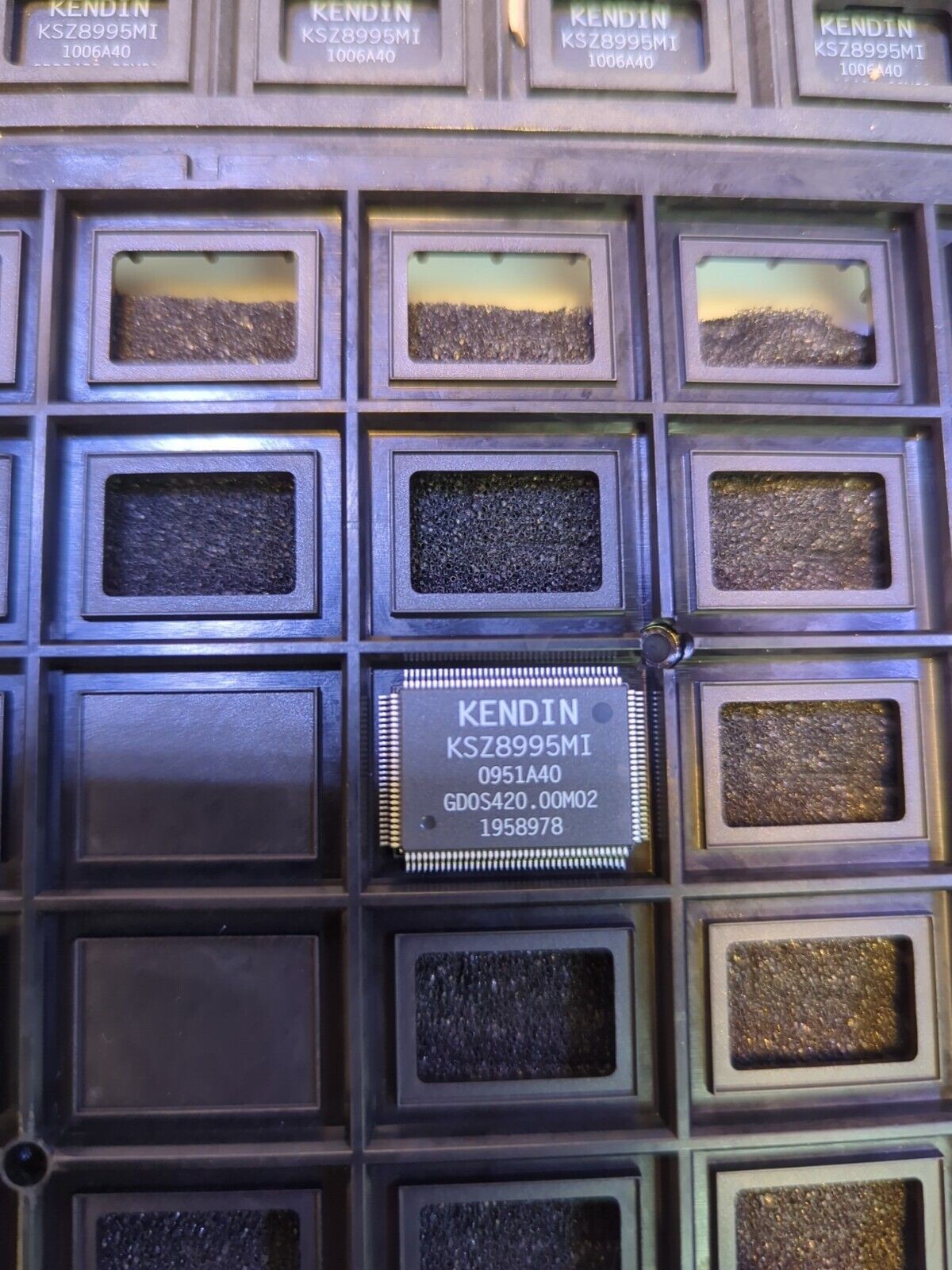 - NEW 20PCS KENDIN KSZ8995MI  PQFP128 LOGIC ICs SWITCH 5-PORT 10/100