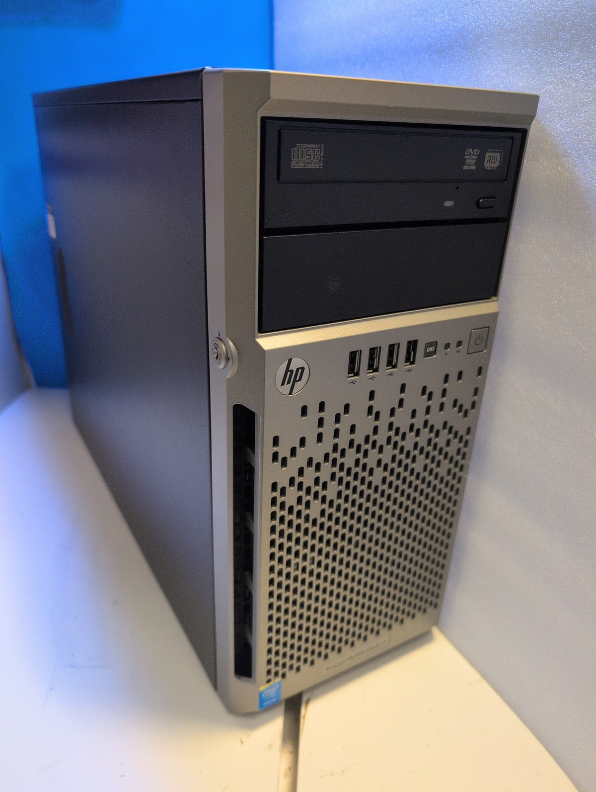 🎸 HP ProLiant ML310e Gen8 v2 Tower Server 783312-S01 Xeon E3-1220v3 16GB NO HDD