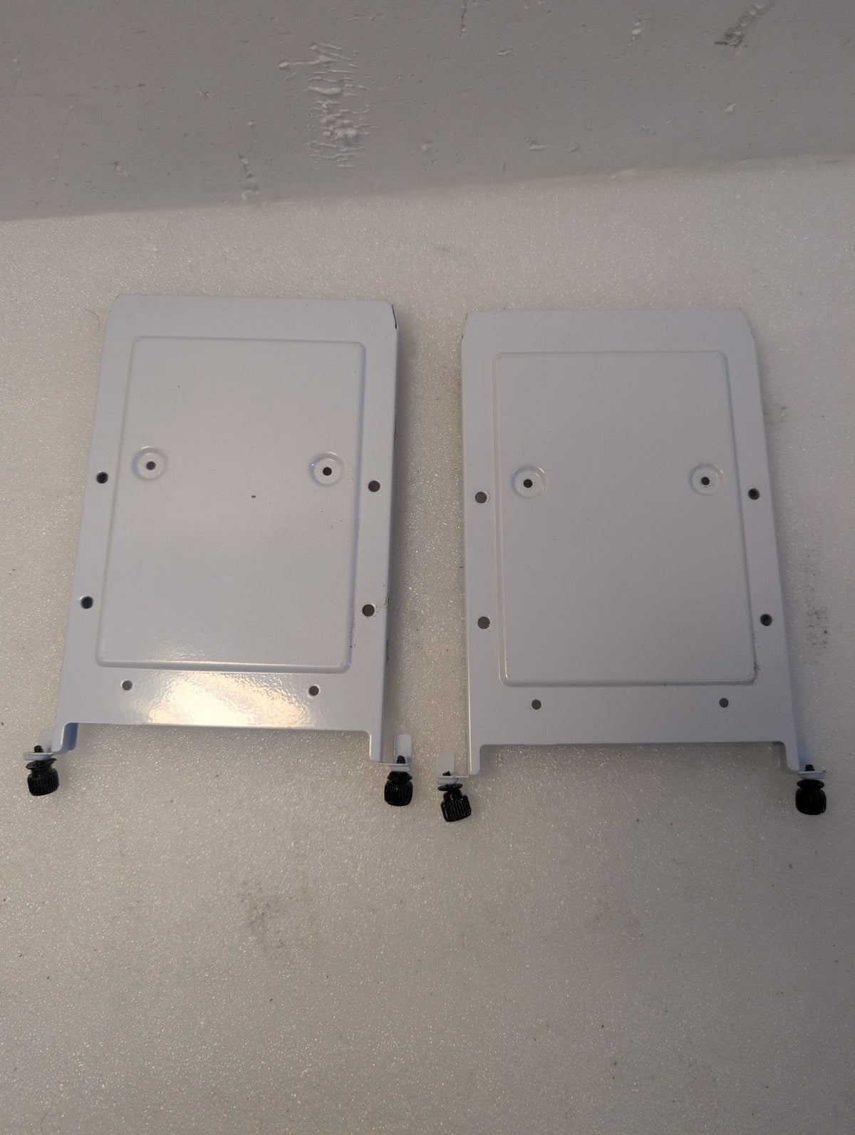 🎸 White Metal Drive Bay Mounting Bracket Pair Adjustable Feet Rubber For NZXT