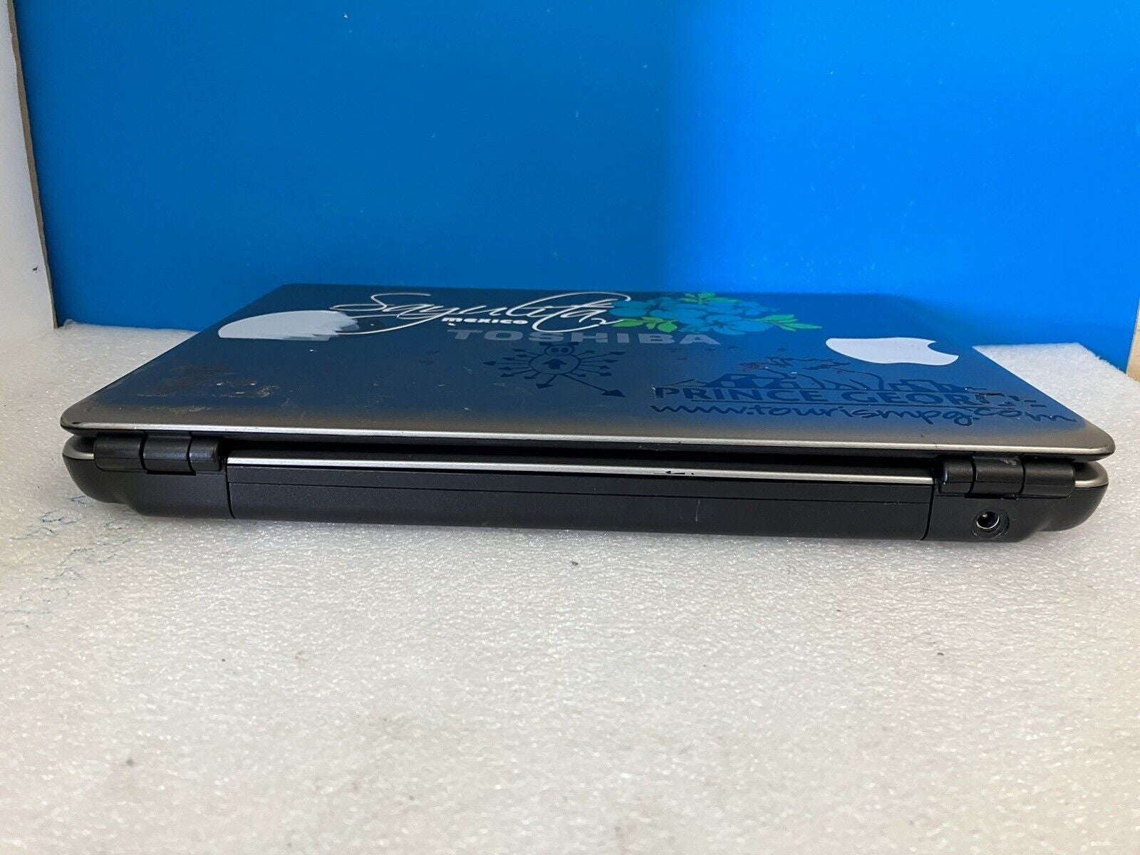 Toshiba Satellite Pro U400 13.3" Laptop C2D T5870 3GB RAM, 300GB Windows XP SP3
