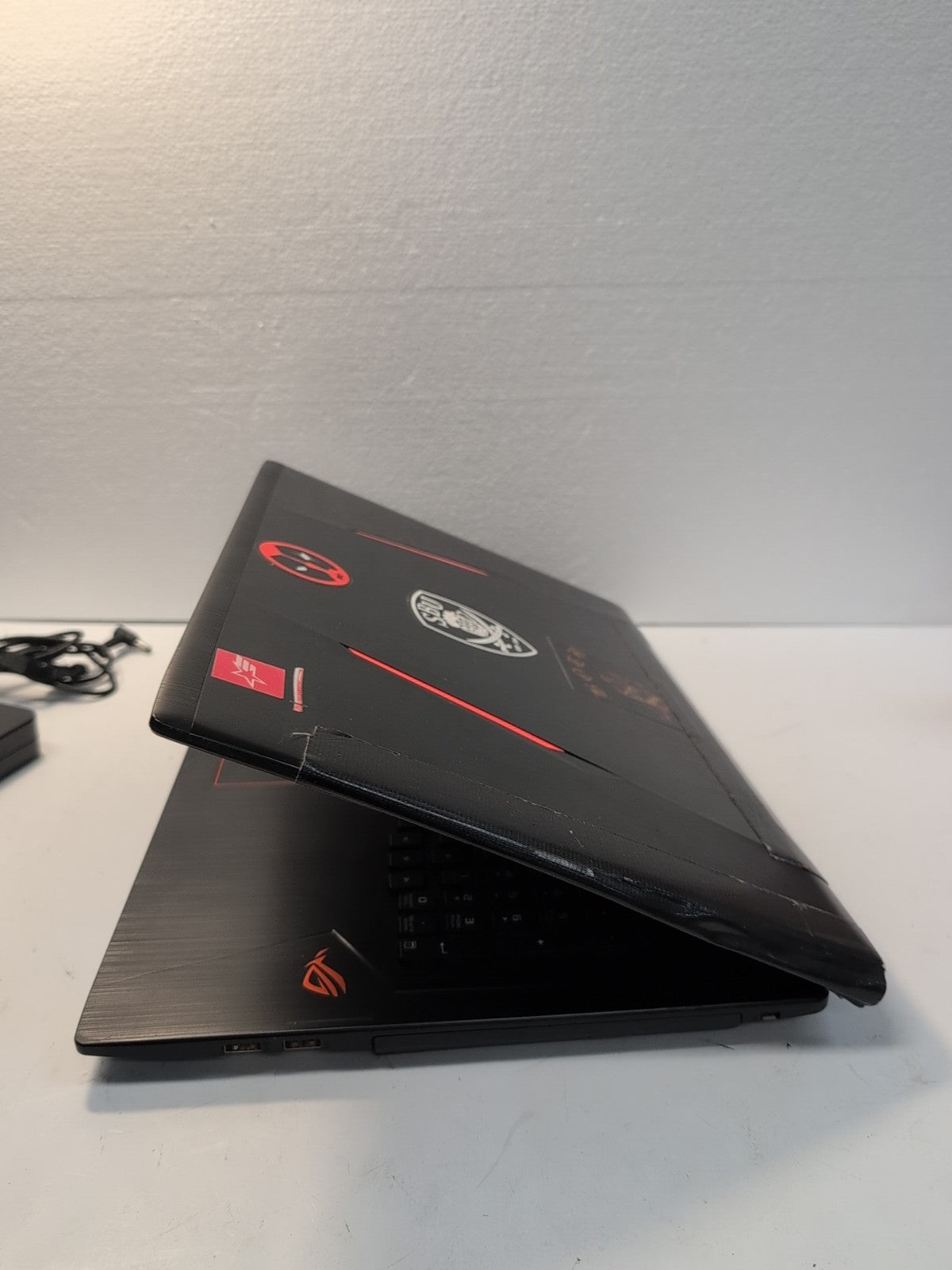 (AS IS) ASUS ROG Strix GL753V 17" LAPTOP  i7-7700HQ/NVIDIA GTX 630 (NO RAM/SSD)-