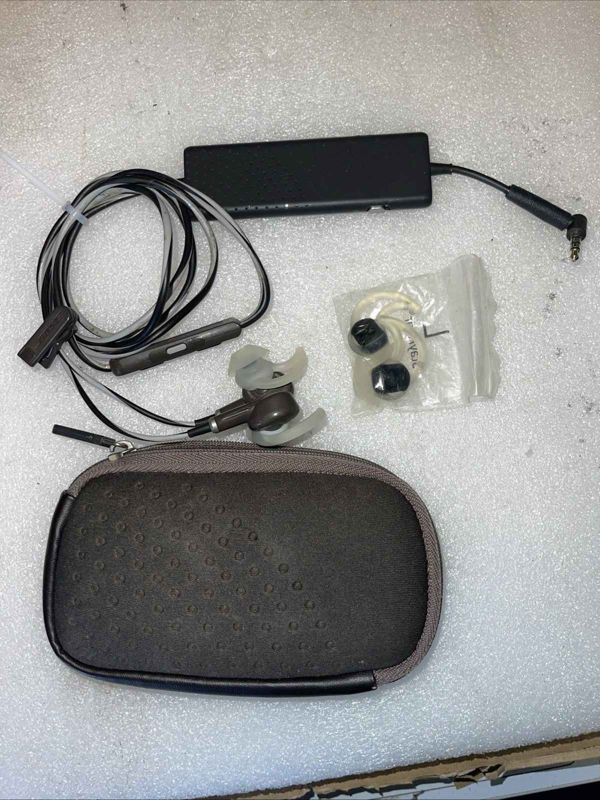 🔥 Bose QuietComfort QC20 In-Ear Noise Cancelling Headphones w Case