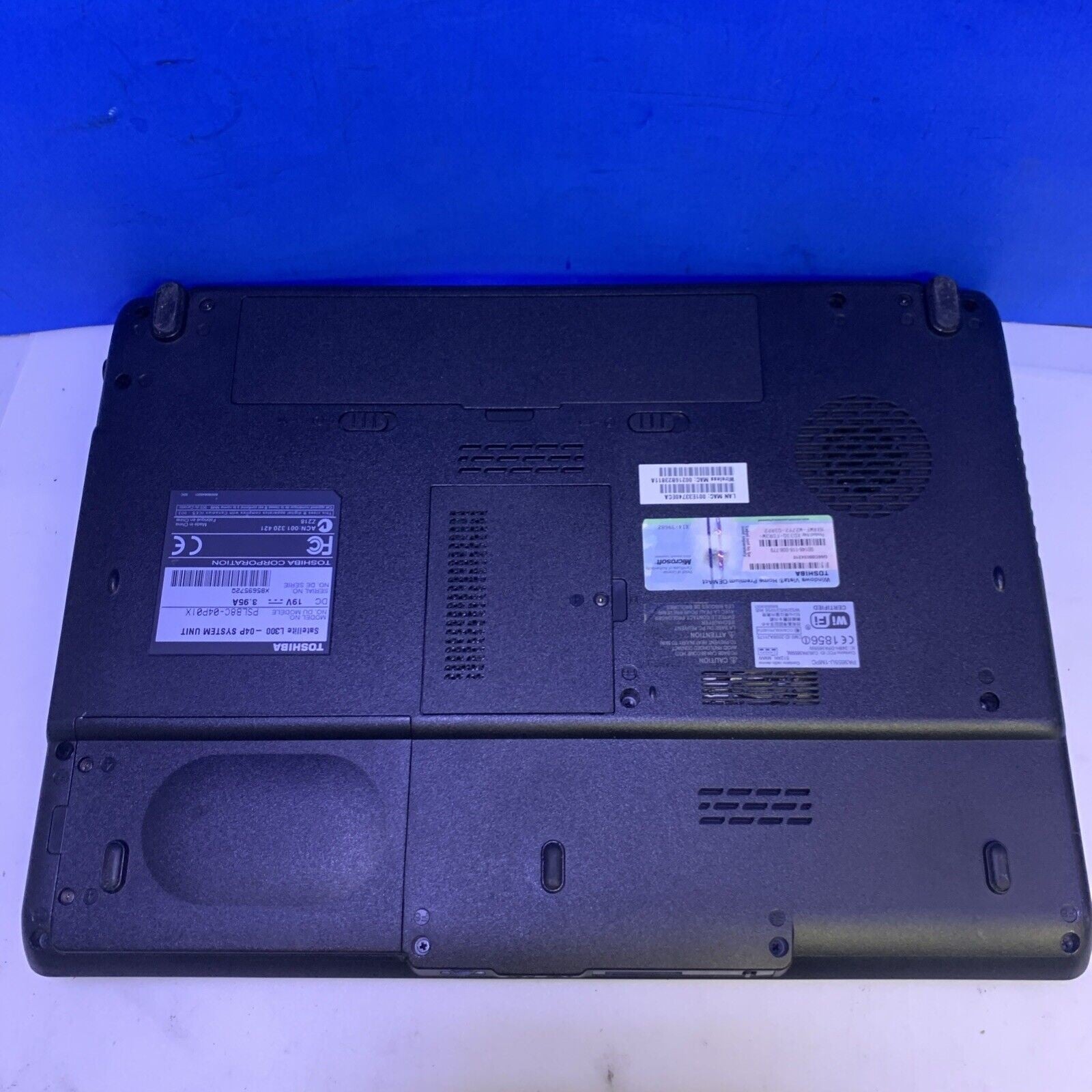 Toshiba Satellite L300D-04P 15.4” T5800 2GB RAM 160GB HD Windows XP SP3