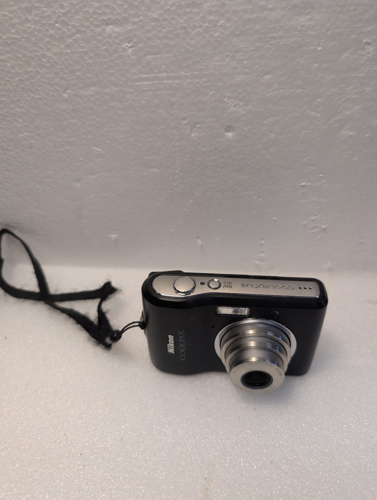 🎸 Nikon Coolpix L18 8MP Digital Camera Black 3x Optical Zoom W/4GB Card (READ)