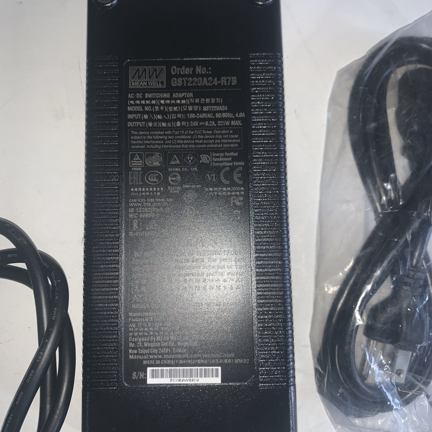 New - MEAN WELL GST220A24-R7B AC/DC SWITCHING ADAPTOR 4-Pin