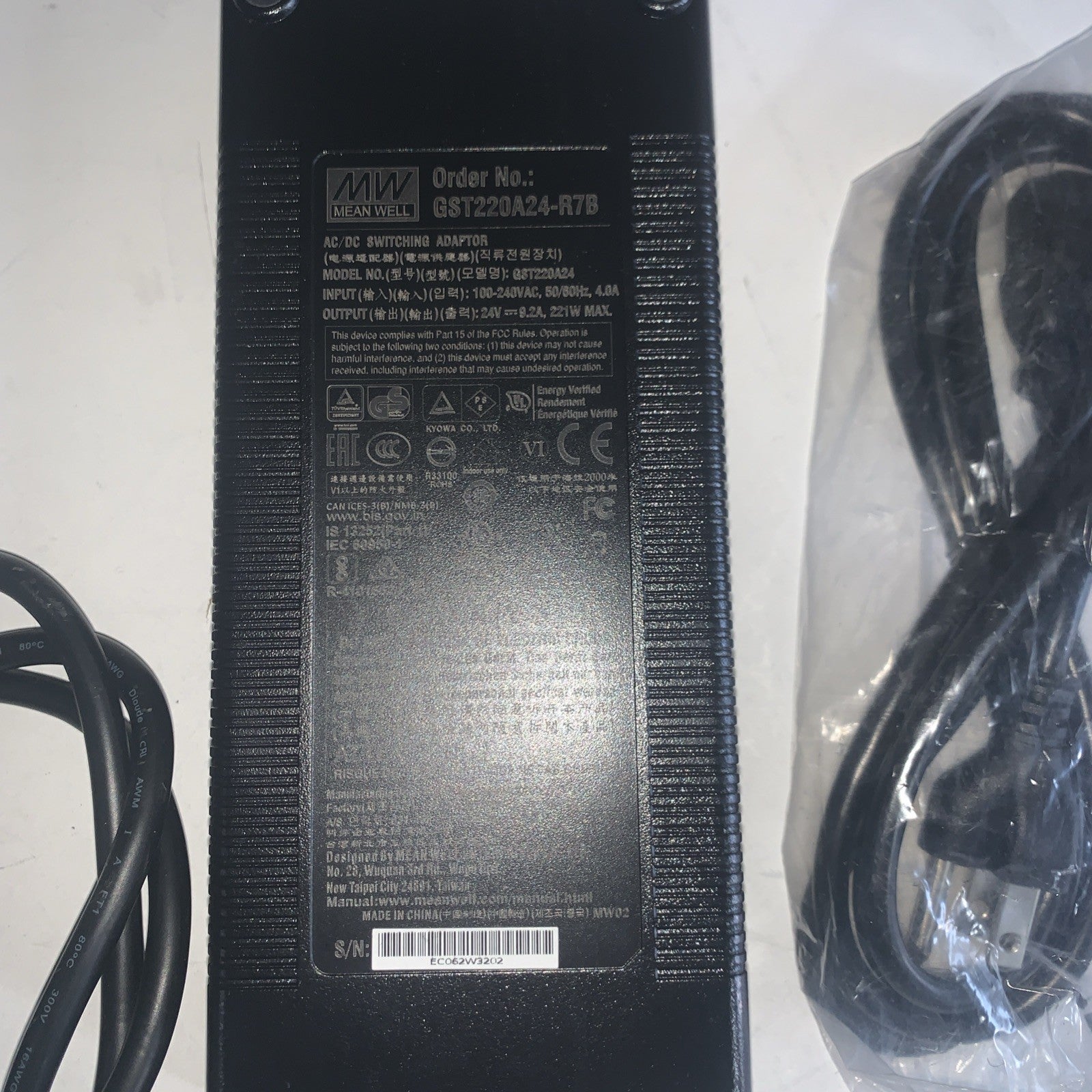 New - MEAN WELL GST220A24-R7B AC/DC SWITCHING ADAPTOR 4-Pin