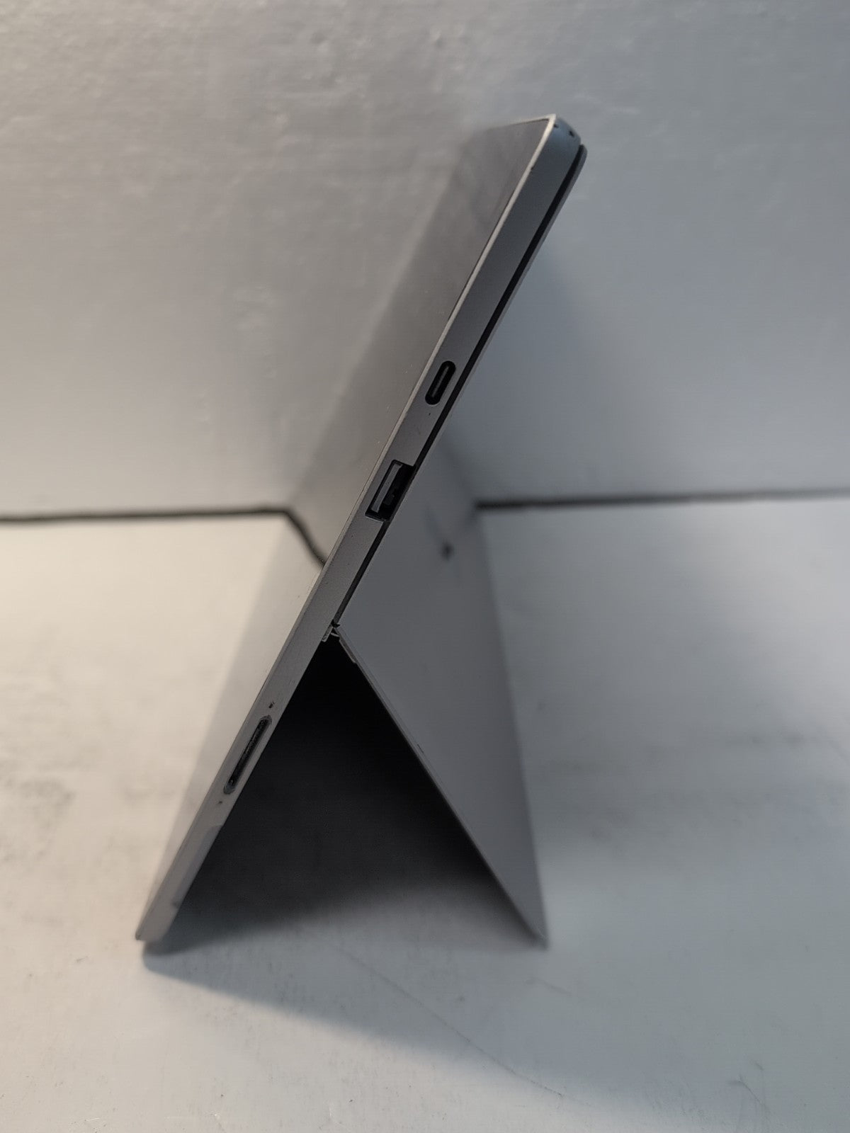 🔥 (Cracked,  SSD issue, AS IS) Microsoft Surface Pro 7 1866 / 8GB RAM -