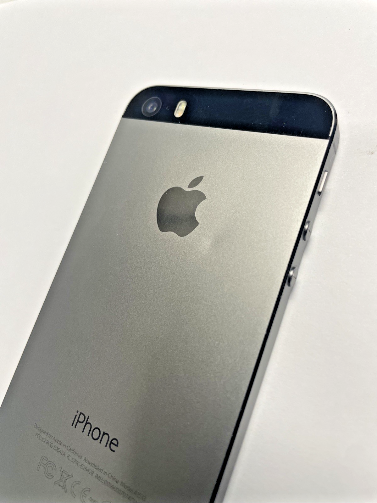 Apple 16GB iPhone 5s A1533, Space Gray  Hollow at Back  Unlocked Carrie:Telus +
