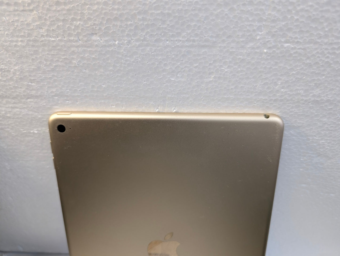 Apple iPad Air 2 A1566 64GB Wi-Fi Gold 9.7-inch Tablet - Used -