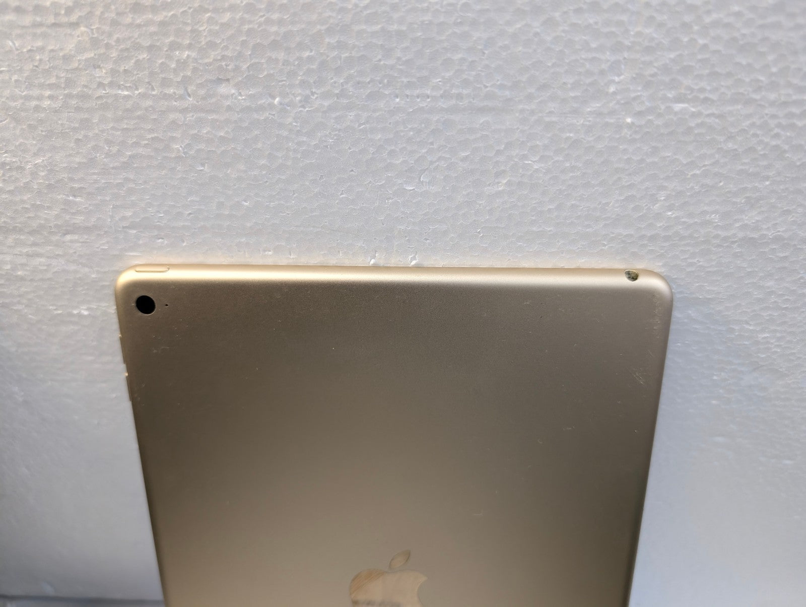 Apple iPad Air 2 A1566 64GB Wi-Fi Gold 9.7-inch Tablet - Used -