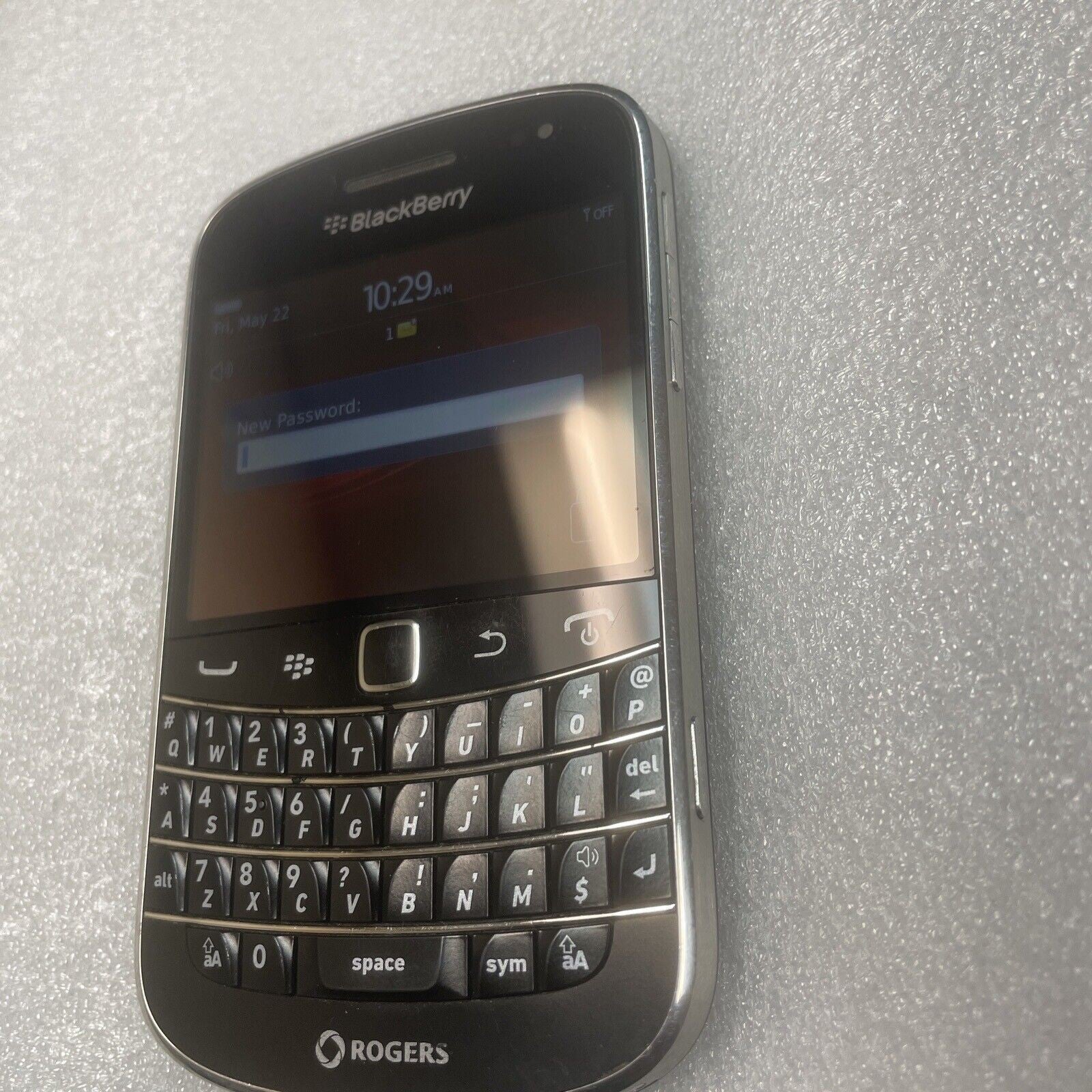 (Nice)  BLACKBERRY BOLD 9900 8G cell phone (No Battery. carrier: Rogers, Fido)