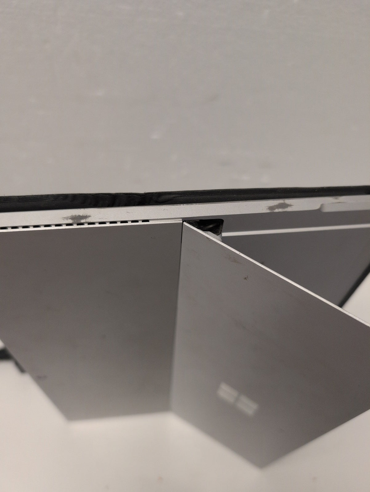 Microsoft Surface Pro 4 1724 i7-6650U 8GB/256GB with Type Cover (Read,issue) -