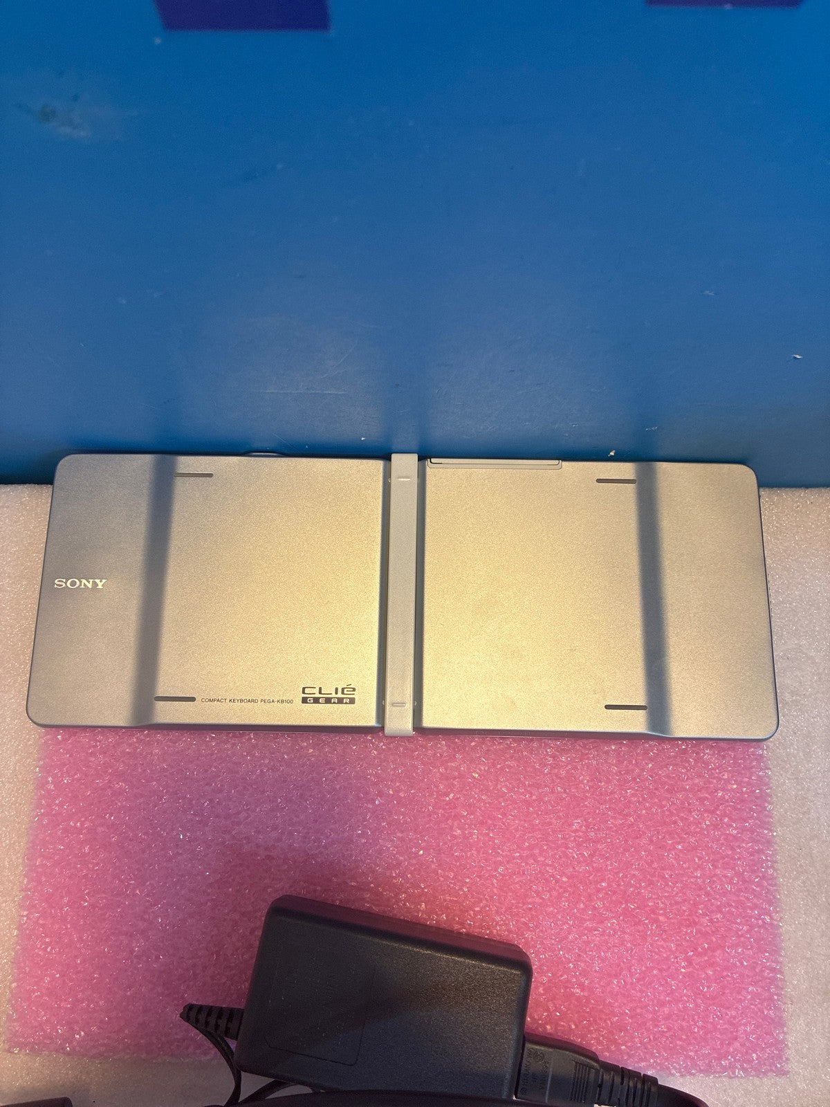 🔥 Sony CLIE Gear Compact Keyboard PEGA-KB100 Folding PDA with Power Adapter