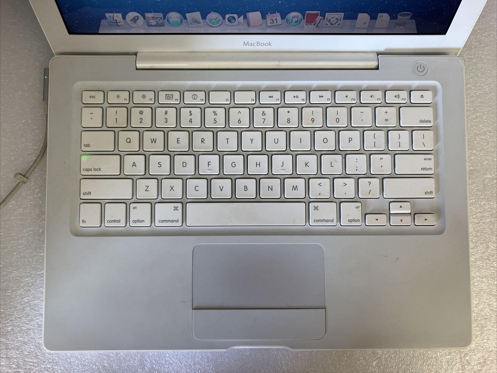 ~ Apple MacBook 13" Laptop 2008 A1181 Intel C2D CPU / 2GB / 160GB HDD (Read) ~