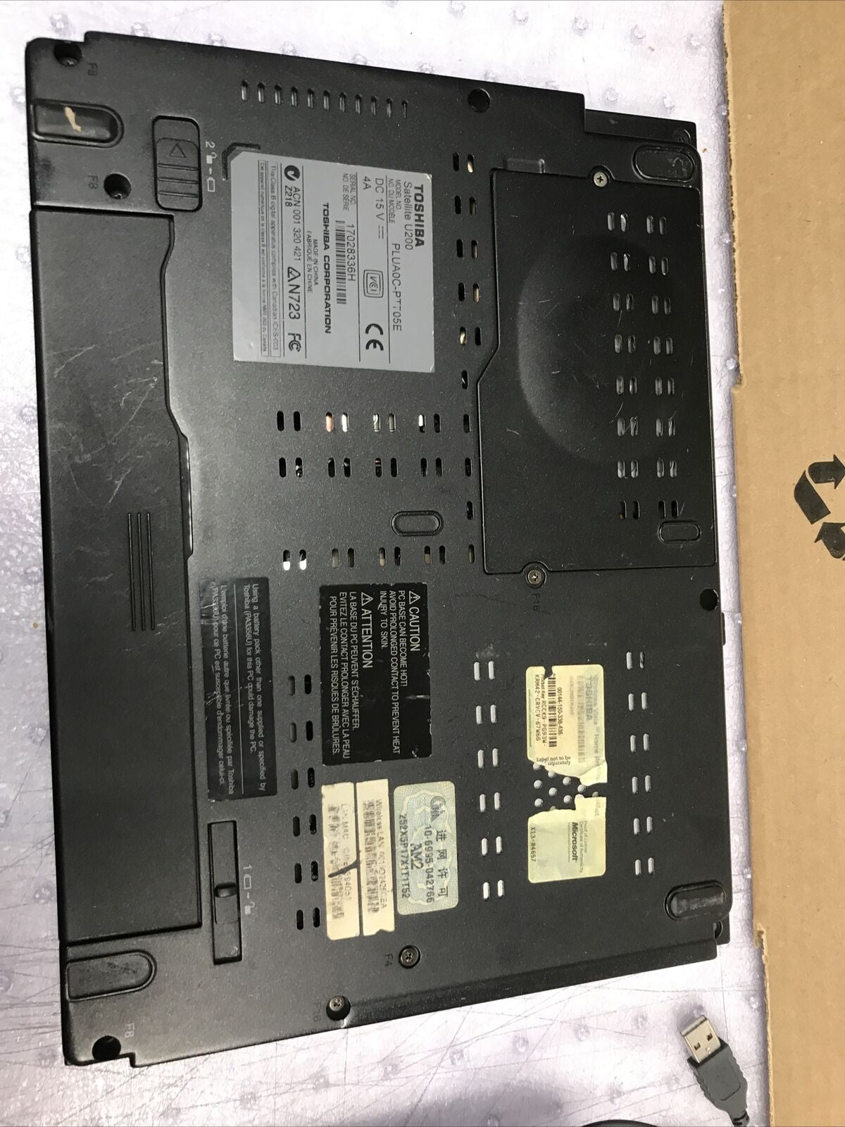 TOSHIBA SATELLITE U200 12” LAPTOP INTEL CPU-T2250 1GB 0GB (NO OS)