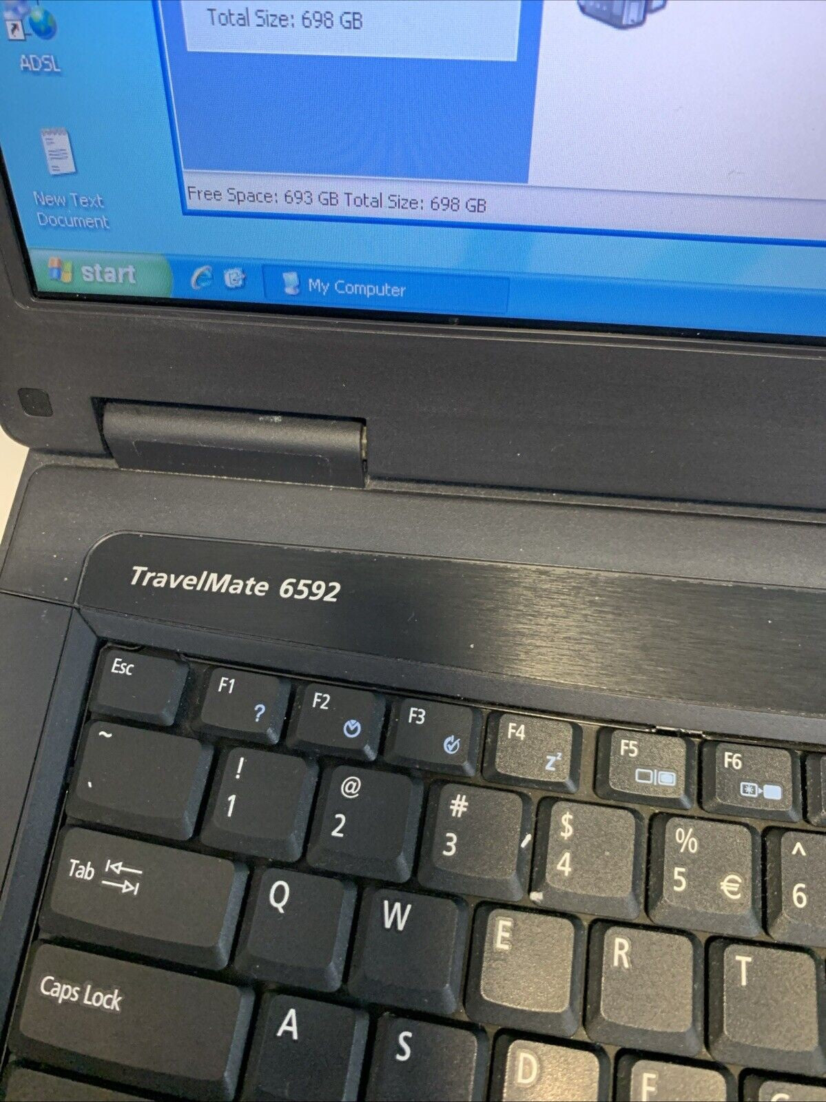 Acer Travel Mate 6592 C2D T7300 2GB 750GB Windows xp pro sp3 (one key defective)
