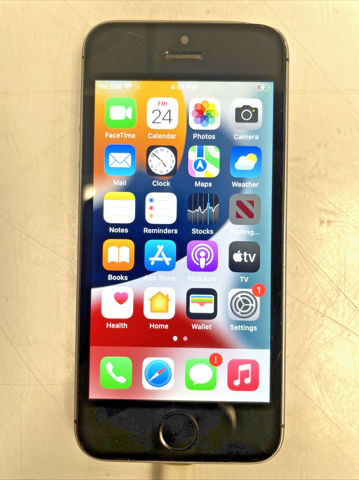 🔥Unlocked Iphone SE 32G Scratched Screen Bent Corner 83% BAT Carrier:Telus +