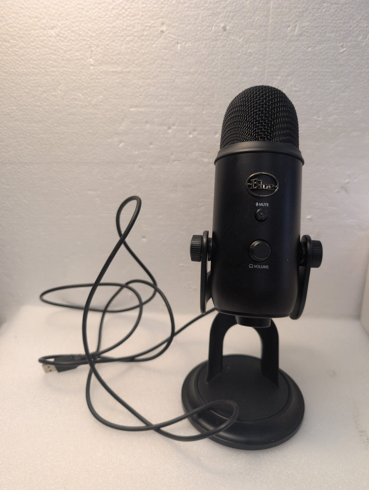 🎸 Blue Yeti USB Condenser Microphone Black A00132 Multi-Pattern USB Type-A READ