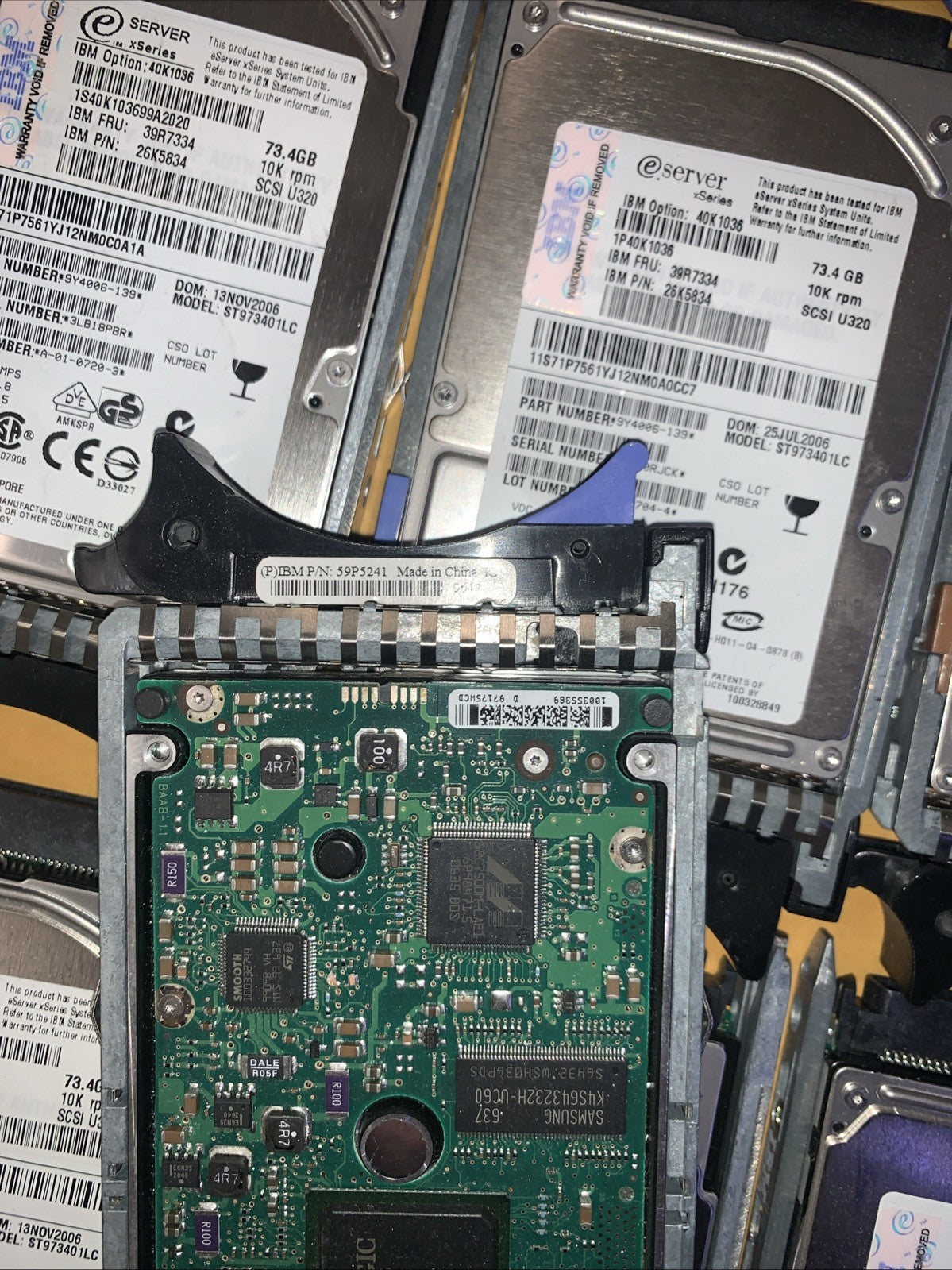 (1x) IBM 73GB U320 SCSI 10K RPM 2.5 INCH HOT-SWAP HARD DRIVE 39R7334 ST973401LC