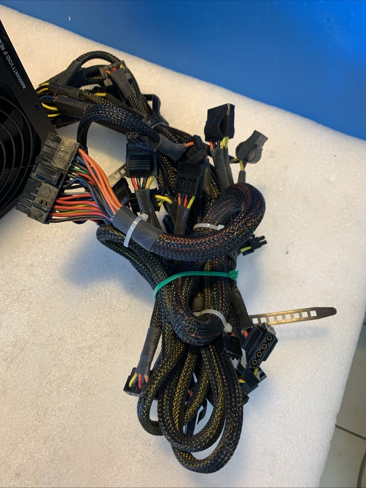 Corsair TX750W 750W Gaming Power Supply 4 x (6+2) PCIE, 8 pin CPU, SATA )