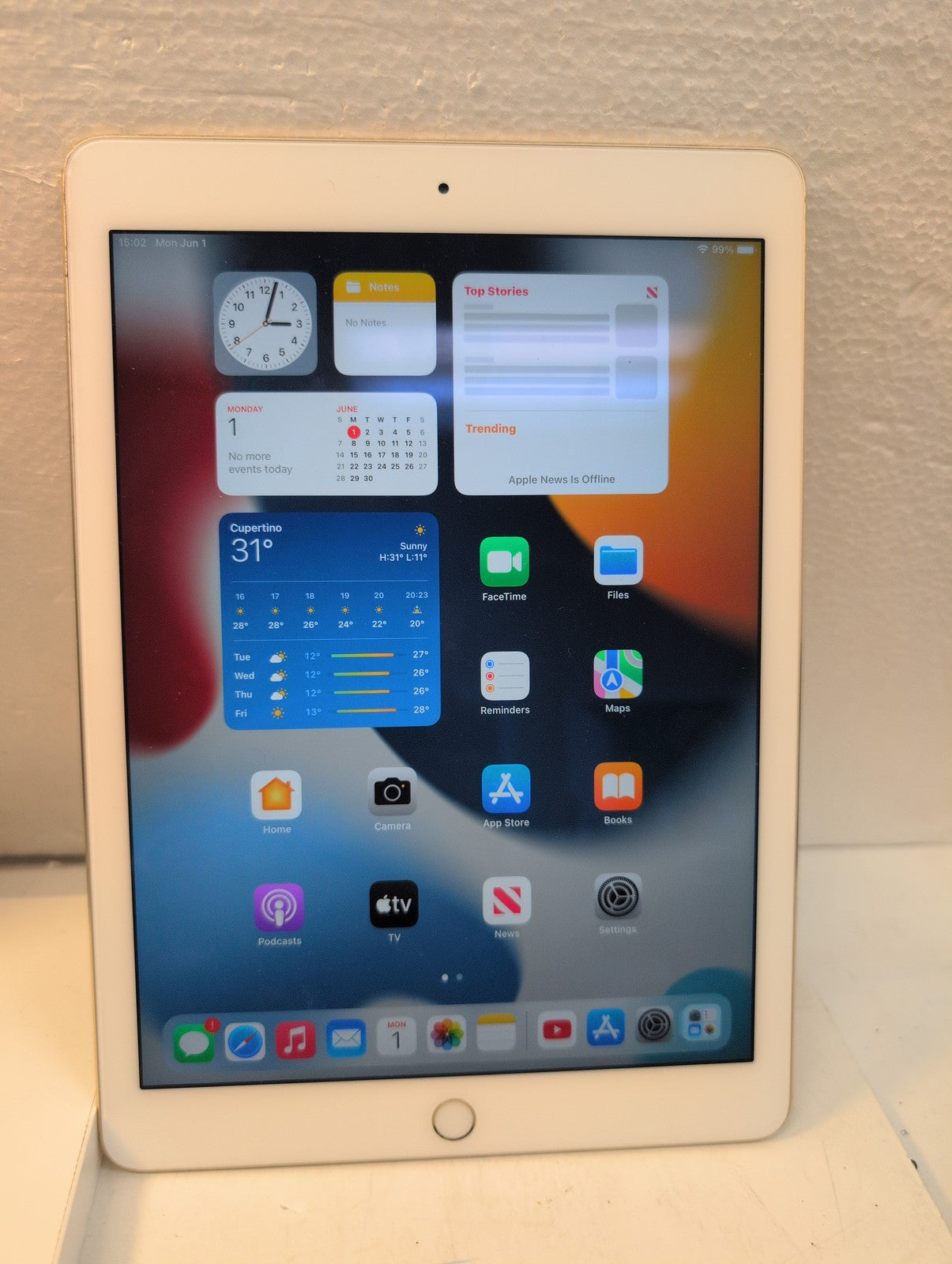 Apple iPad Air 2 A1566 64GB Wi-Fi Gold 9.7-inch Tablet - Used -