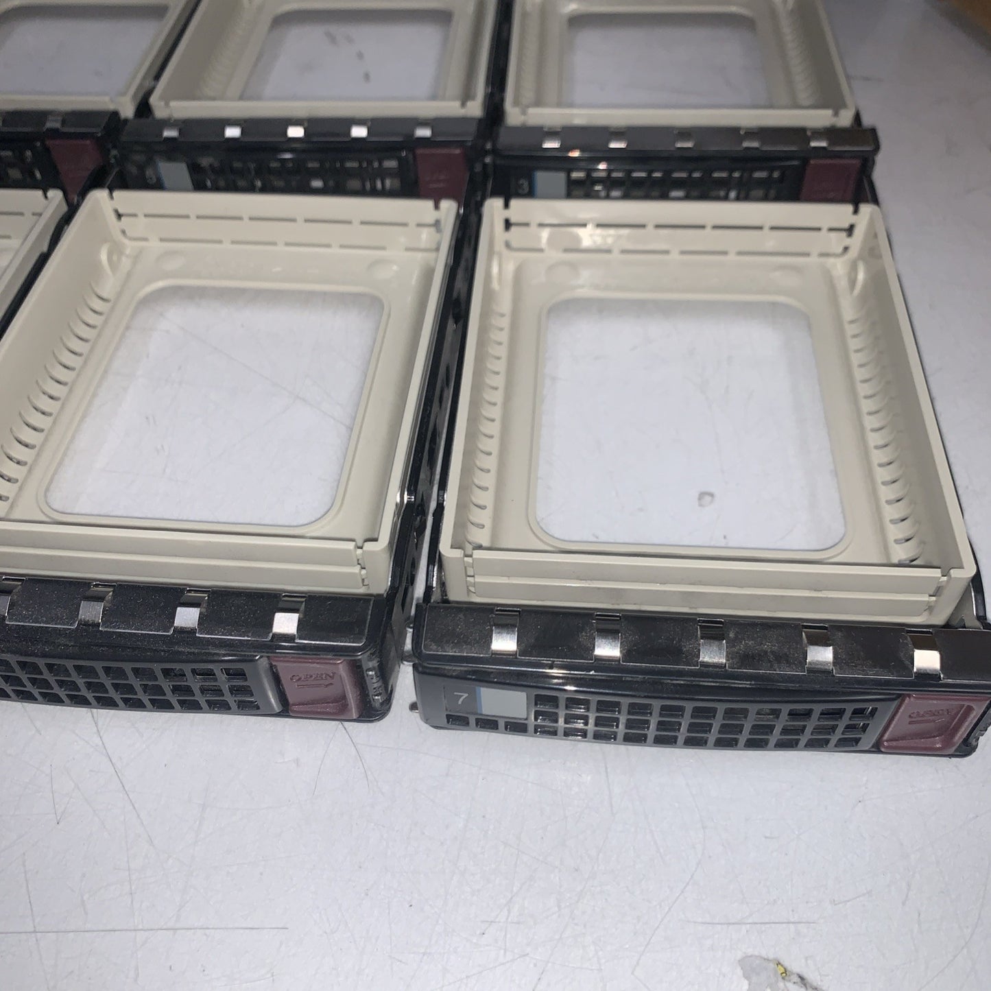 Lot of 2    SUPERMICRO HARD DRIVE caddy 3.5” 05-SC82708-XX00C104