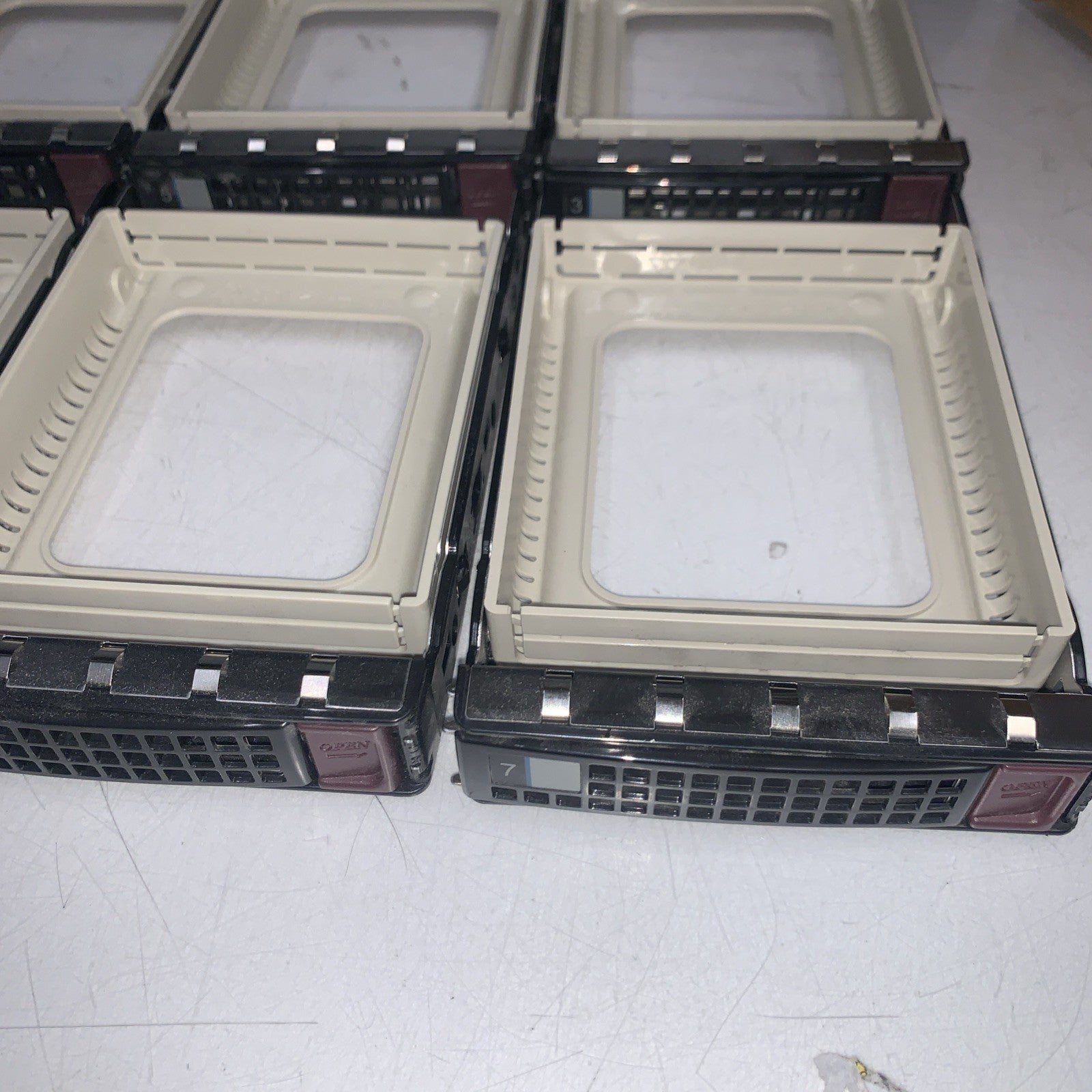 Lot of 2    SUPERMICRO HARD DRIVE caddy 3.5” 05-SC82708-XX00C104