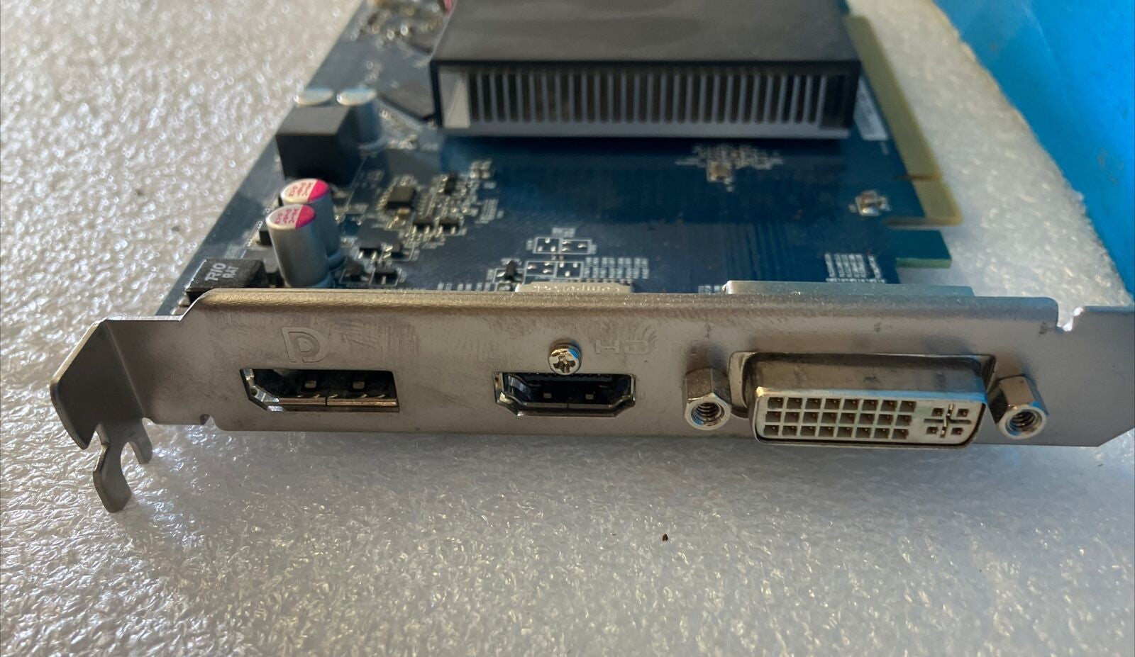 HP PEGATRON Radeon HD 7570 DDR3 HDMI DVI DP 1GB Graphics Video Card 672461-001 ~