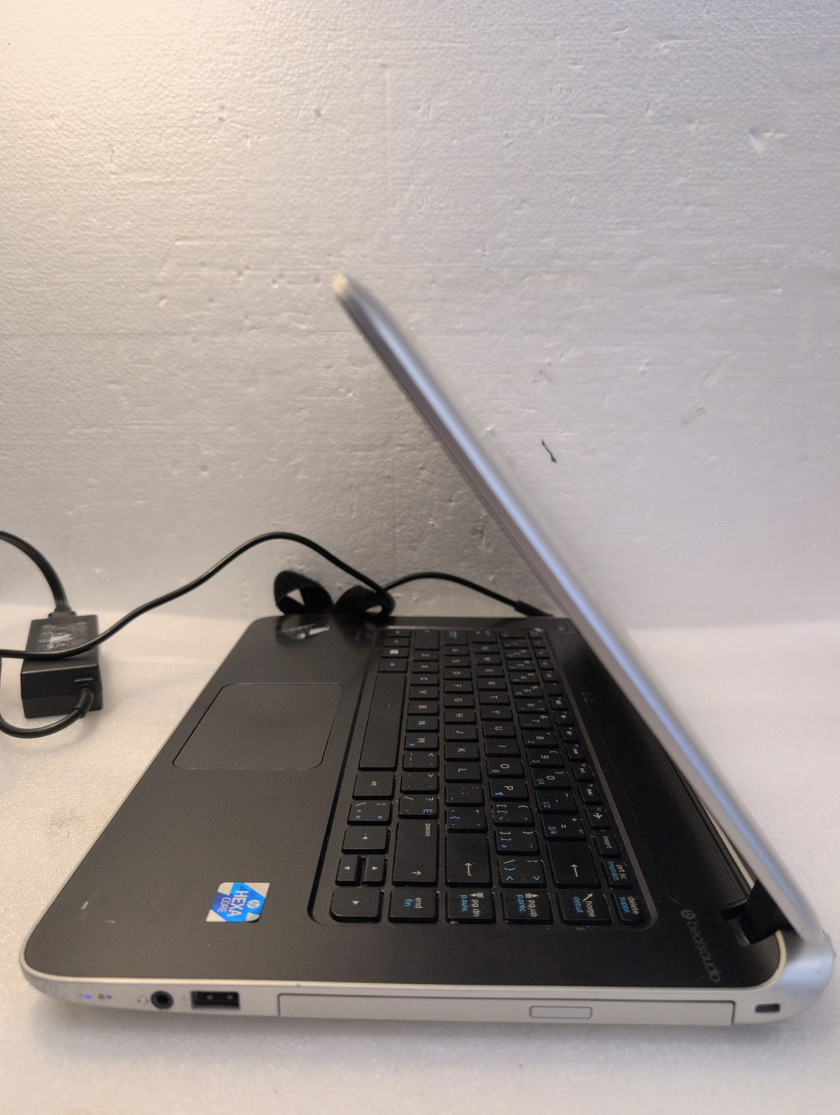 🎸 HP Pavilion 14" V148ca Touch Laptop Hexa-Core 2.0GHz CPU/8GB/ 1TB HDD /Win10