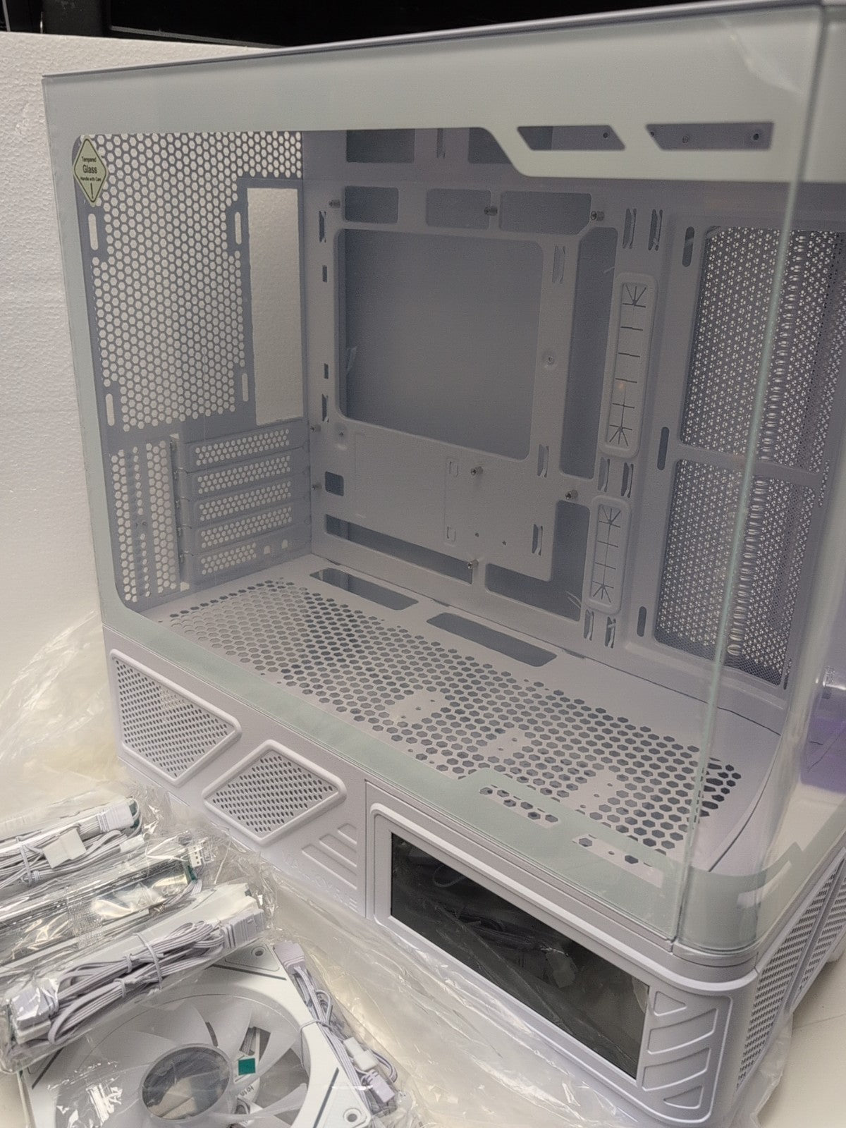 New in box VALKYRIE B360W VK03-M Glass White ATX Computer Case With Fans -